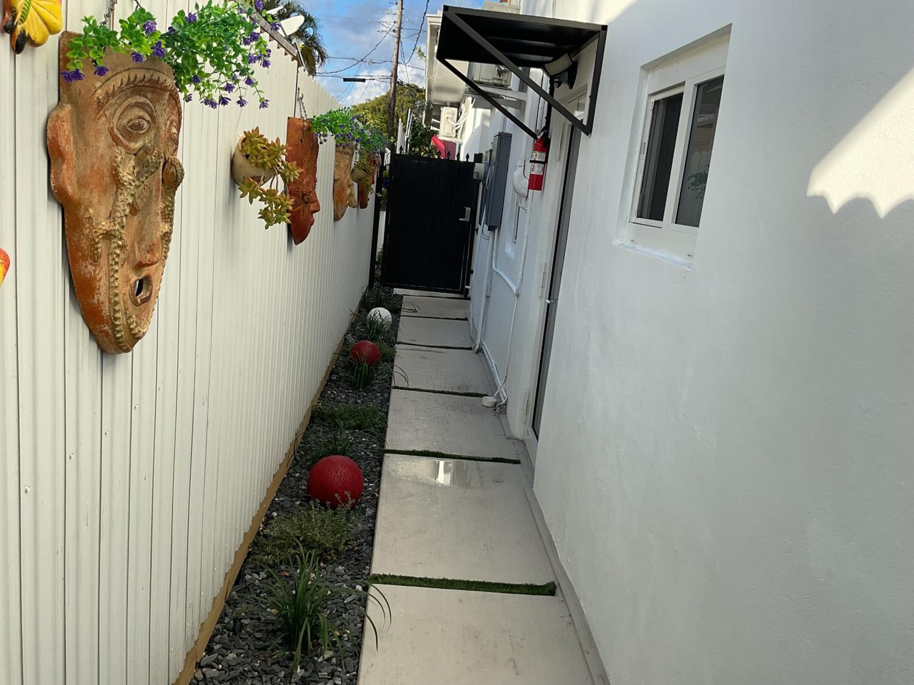 Luna y Sol Calle 8 — 17