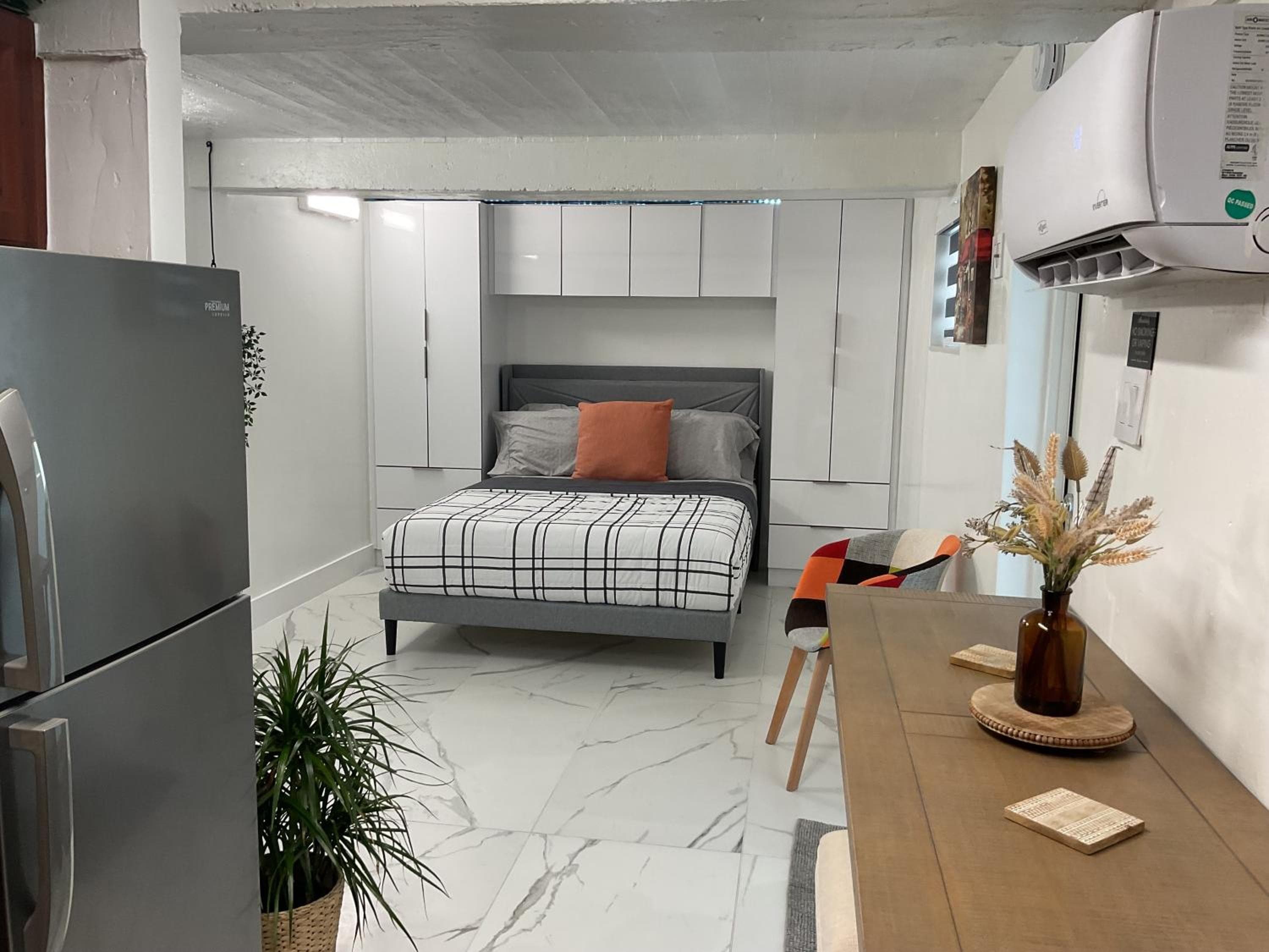 Luna y Sol Calle 8 — 8