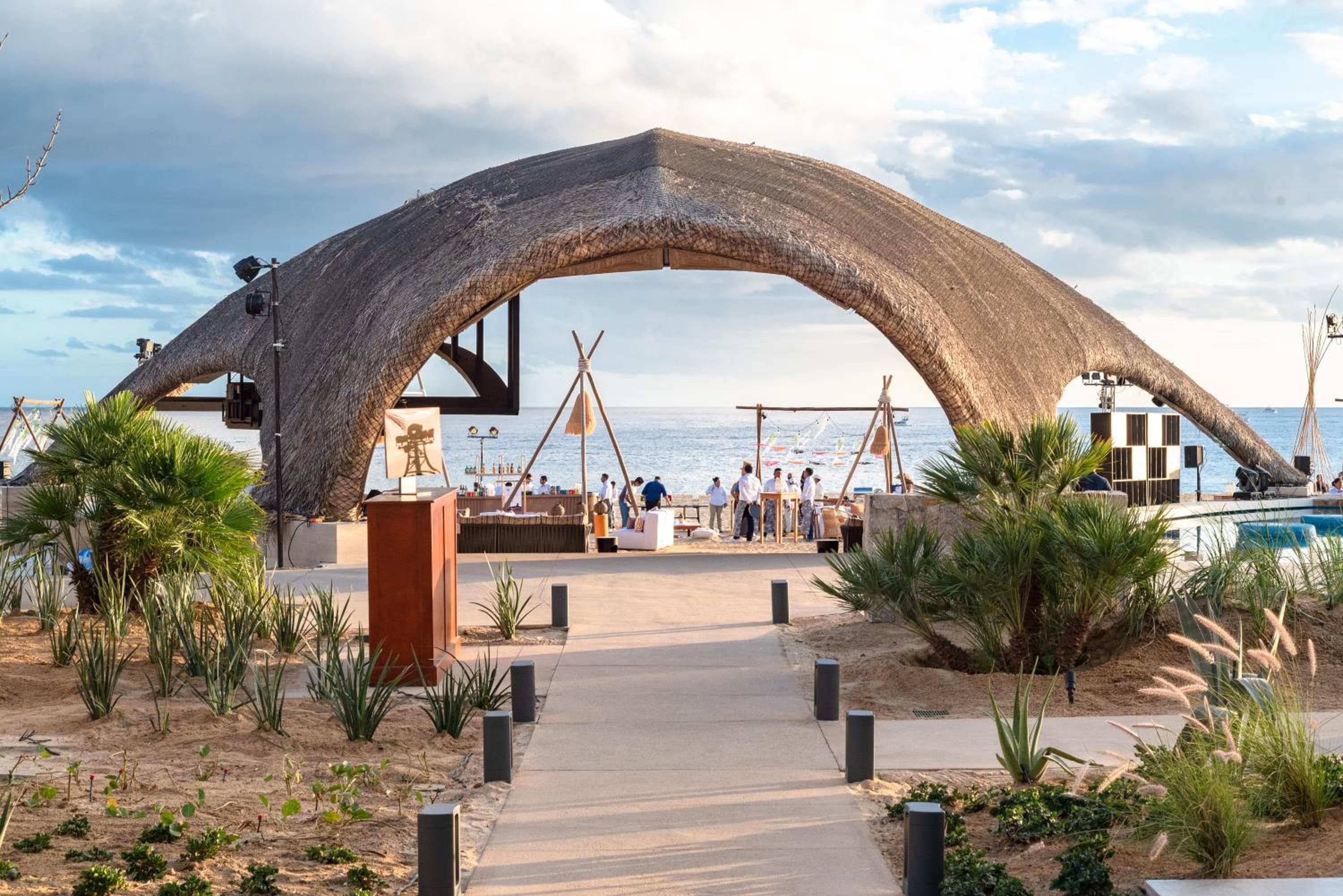 Stunning 3BR Condo with Ocean Views, Golf Course & Resort Amenities — 2