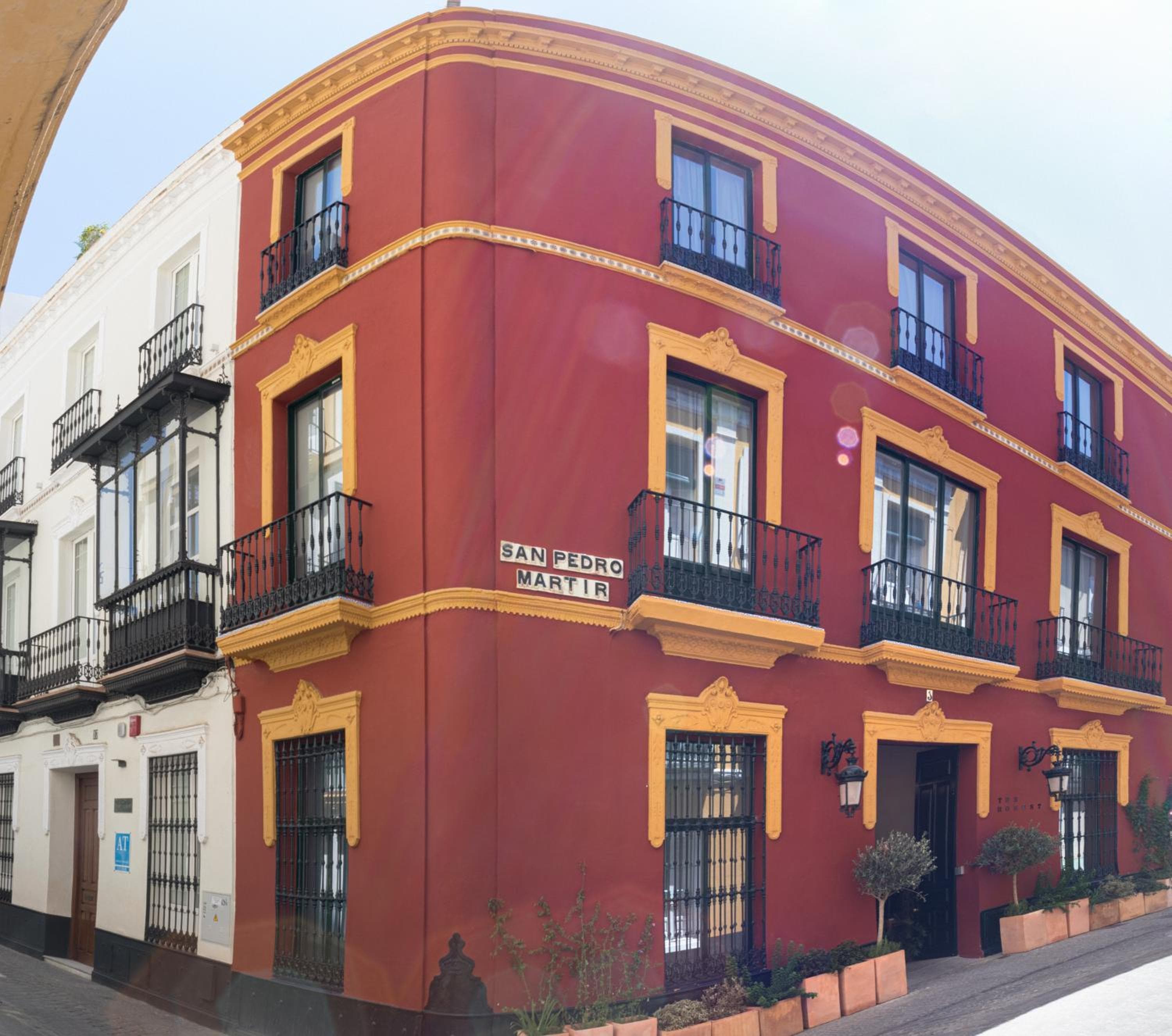 El Hotel Honesto San Pedro — 11