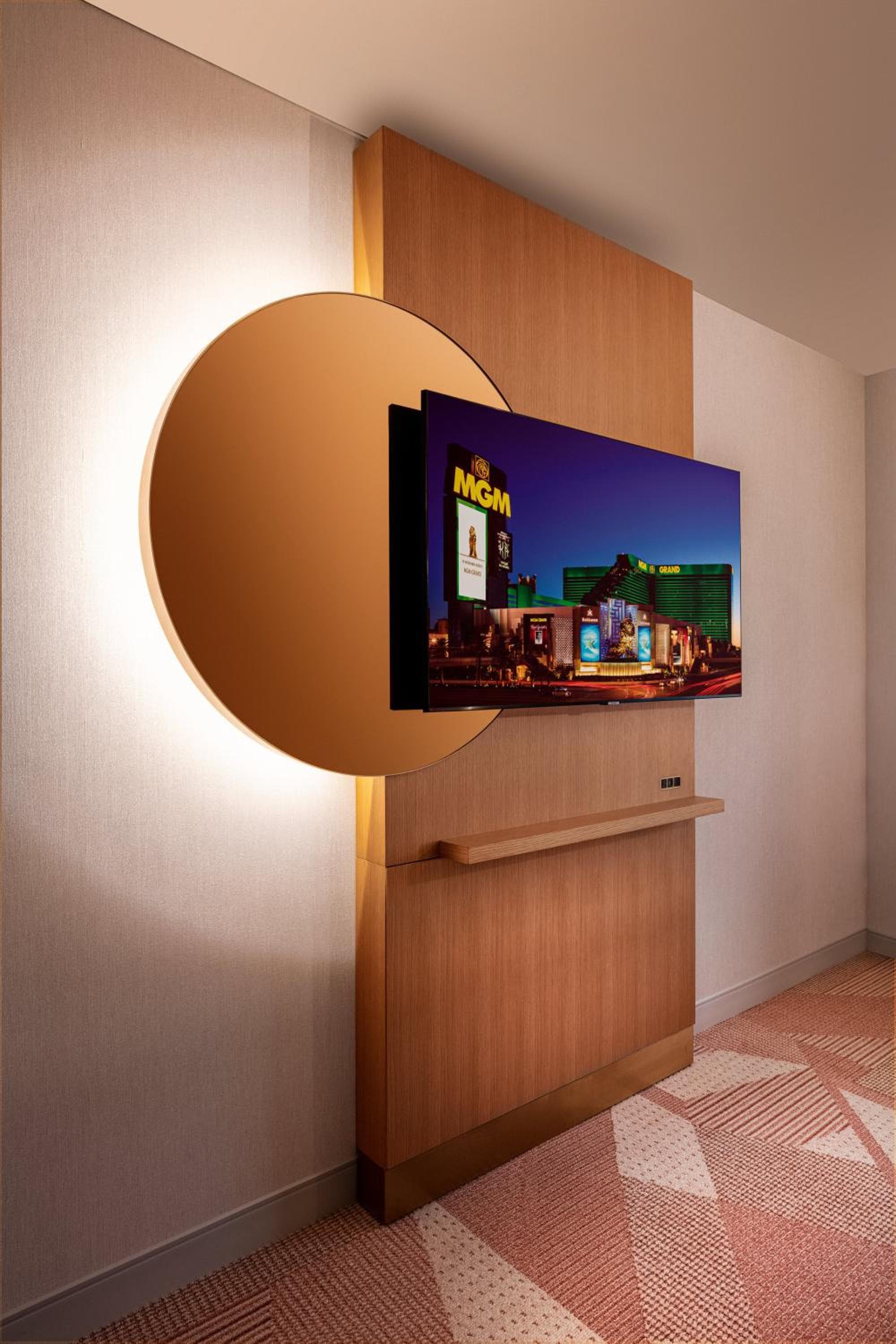 Grand Hotel — 12