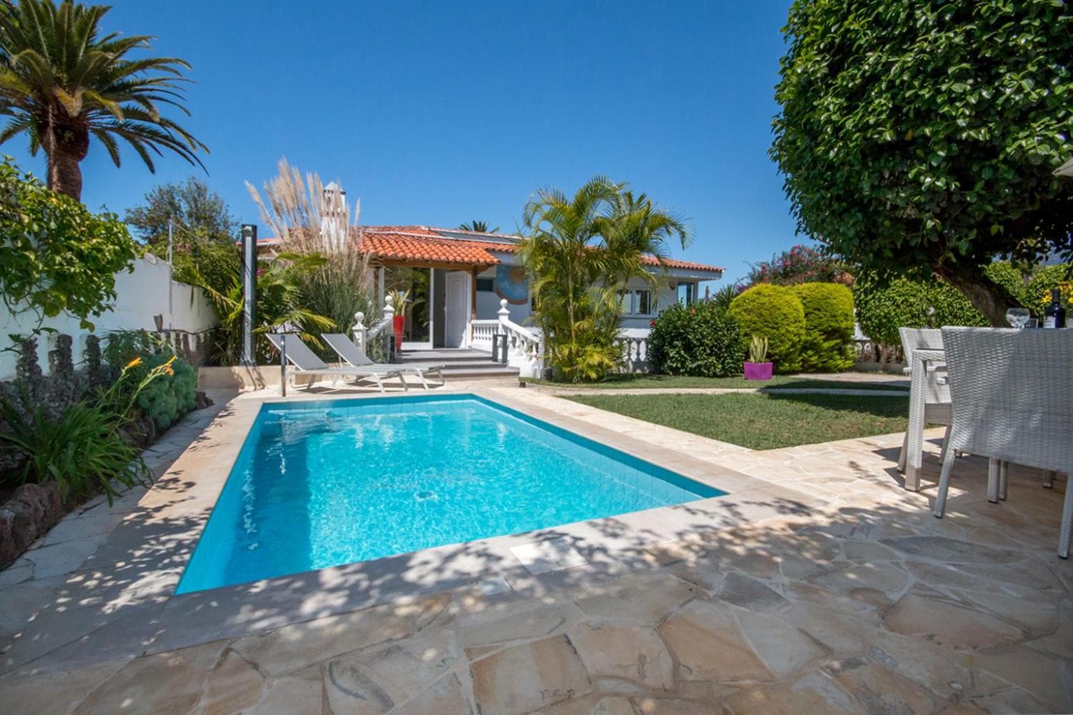 CasaColores - SilverDeluxe Penthouse with private pool or Bronce Garden-Apartment no pool, Puerto de la Cruz — 1