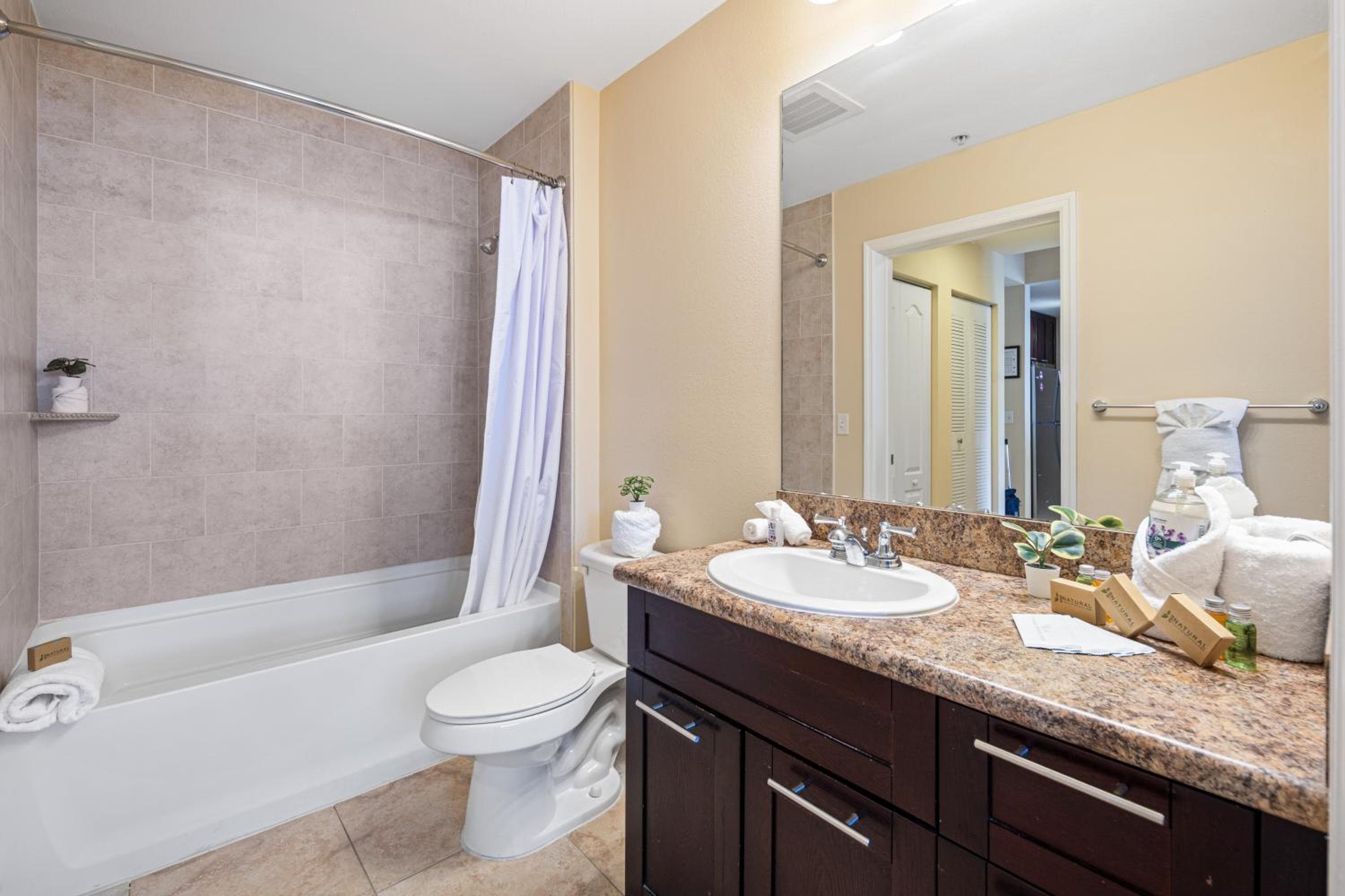 Dharma Home Suites South Miami at Red Road Commons — 30