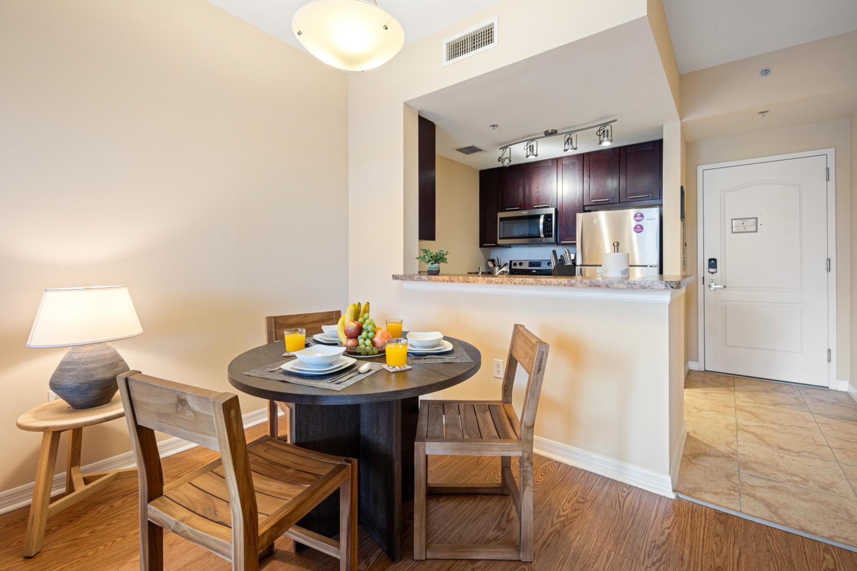 Dharma Home Suites South Miami en Red Road Commons — 24