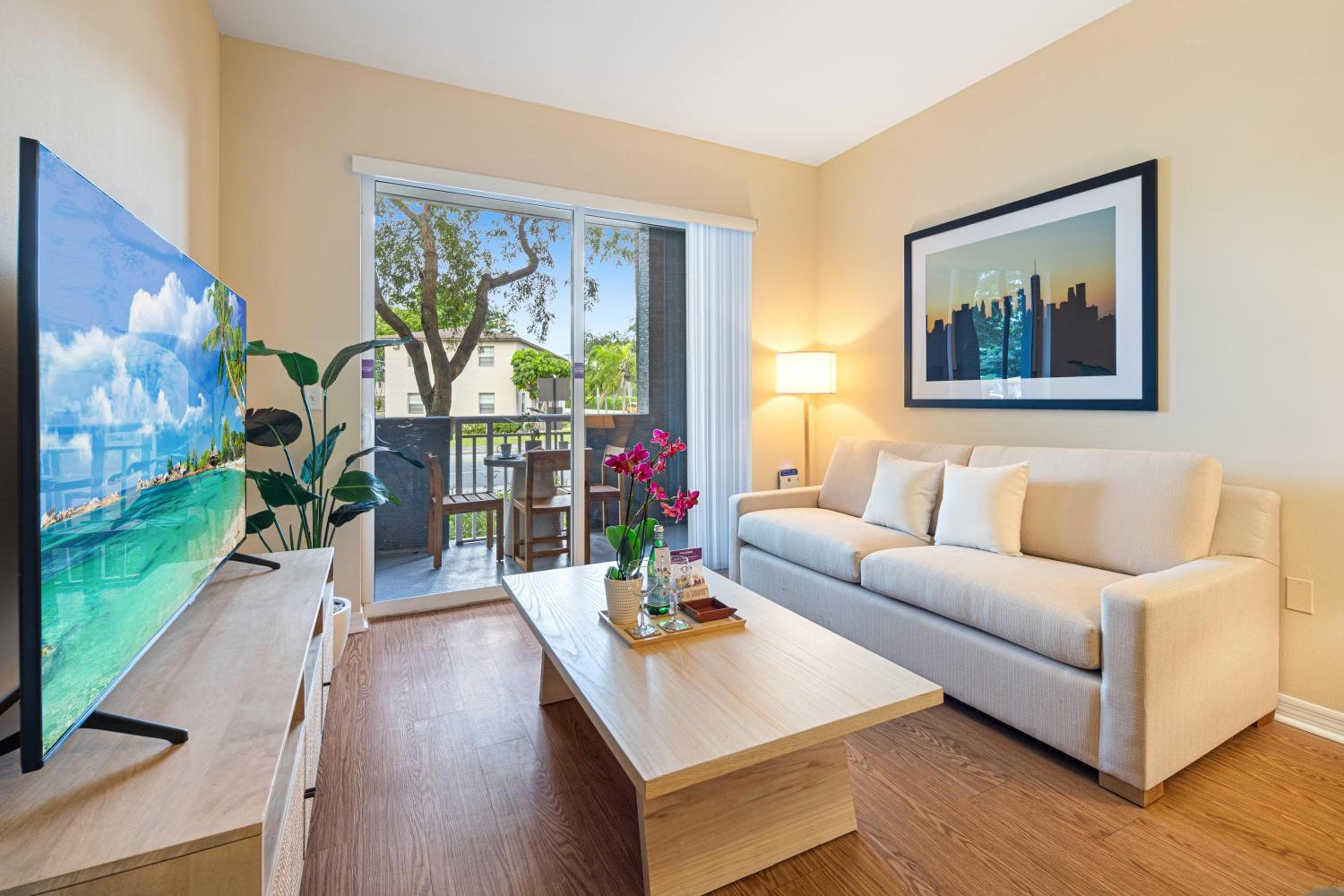 Dharma Home Suites South Miami en Red Road Commons — 18