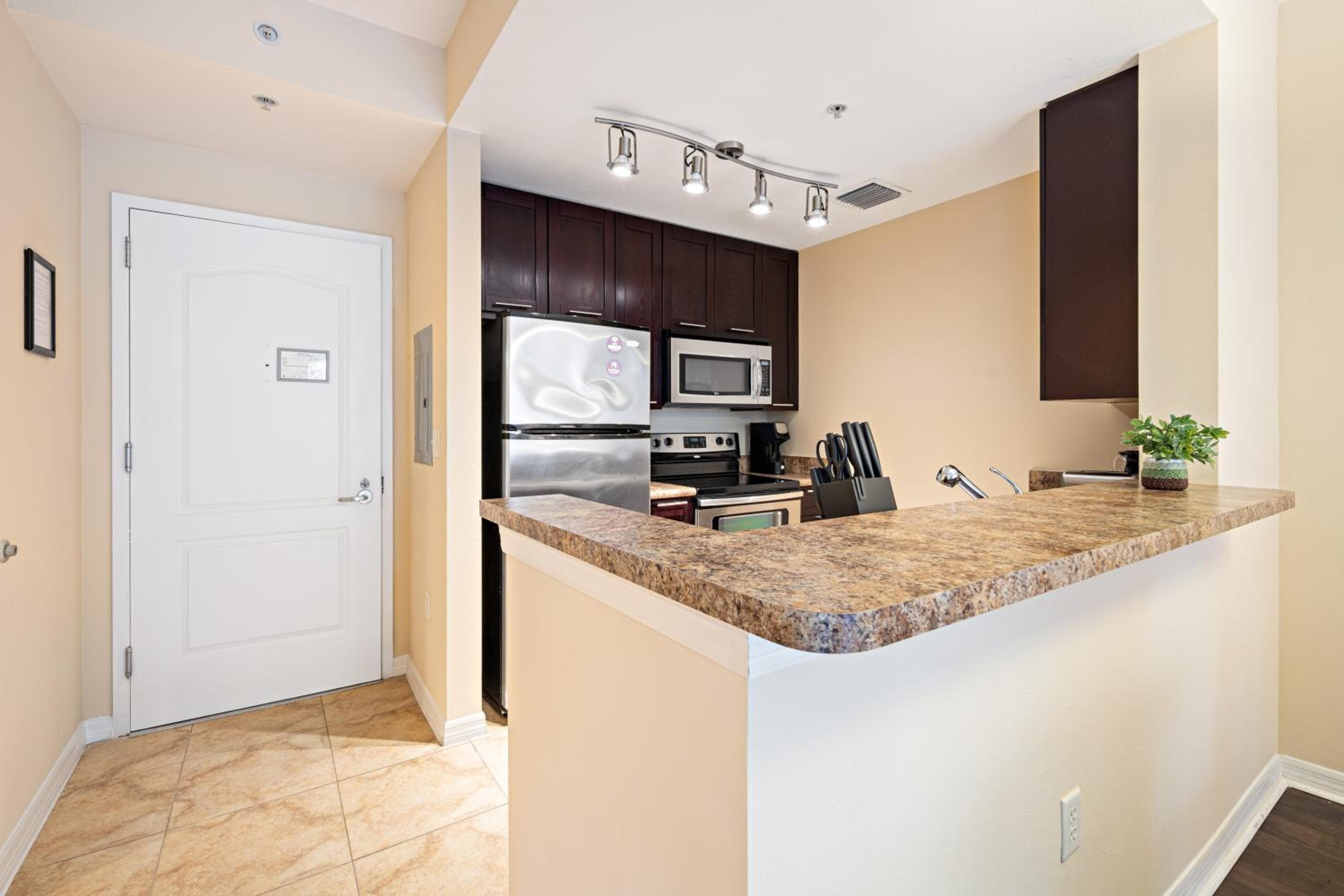 Dharma Home Suites South Miami at Red Road Commons — 28