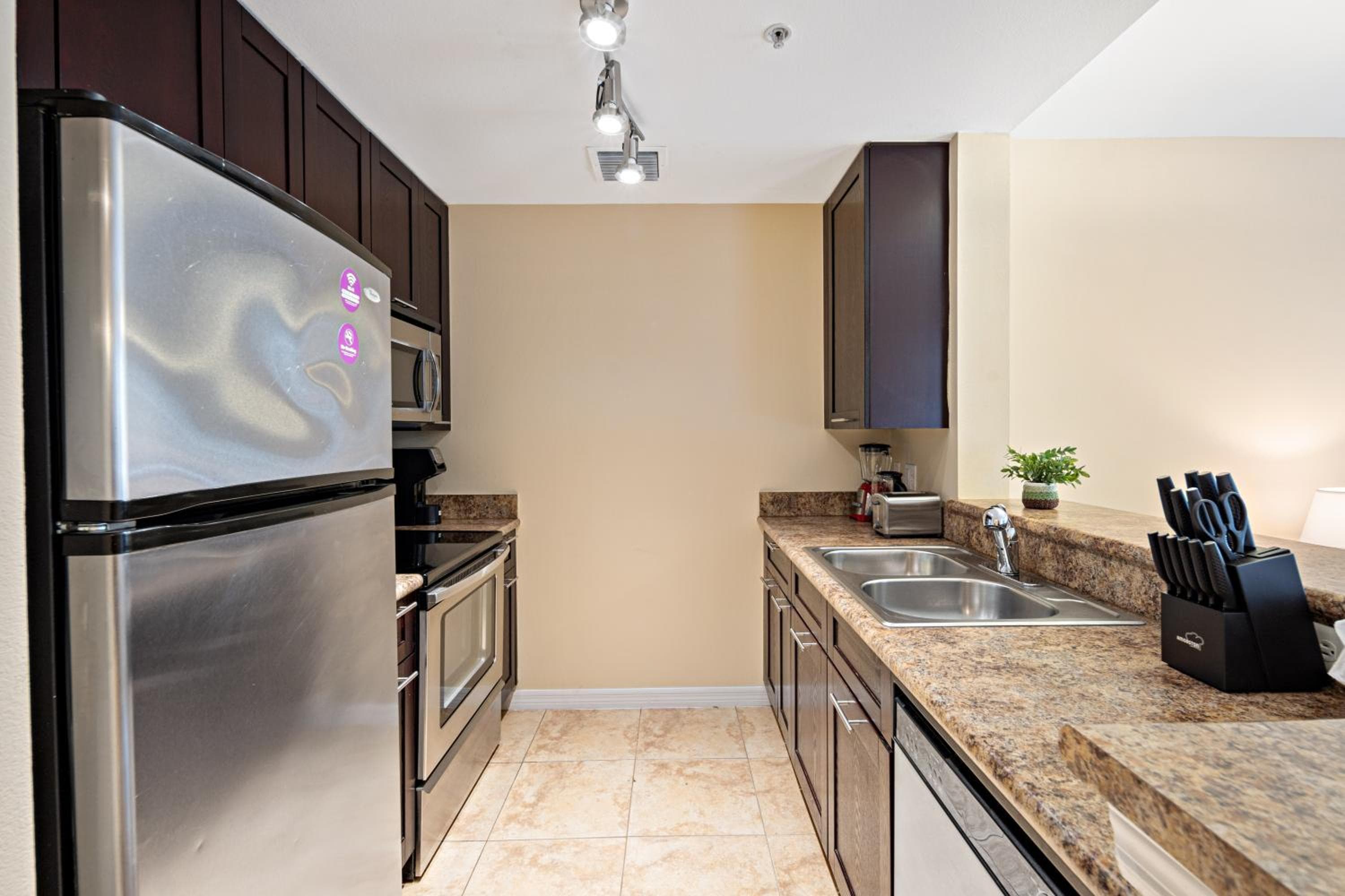 Dharma Home Suites South Miami en Red Road Commons — 21