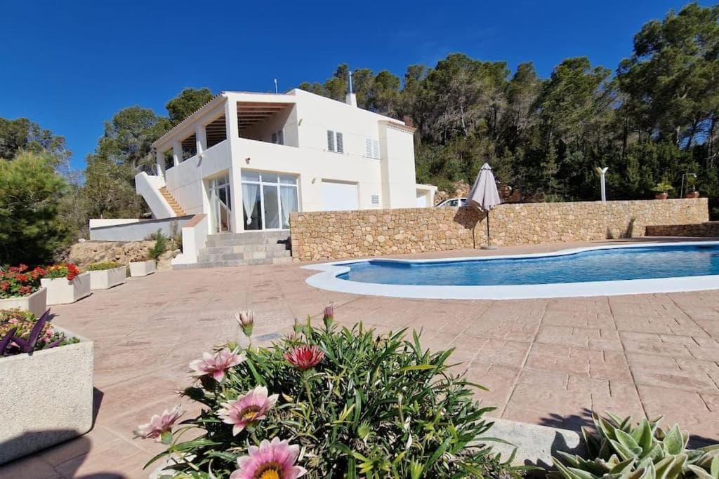 beautiful views with pool in ibiza — 1