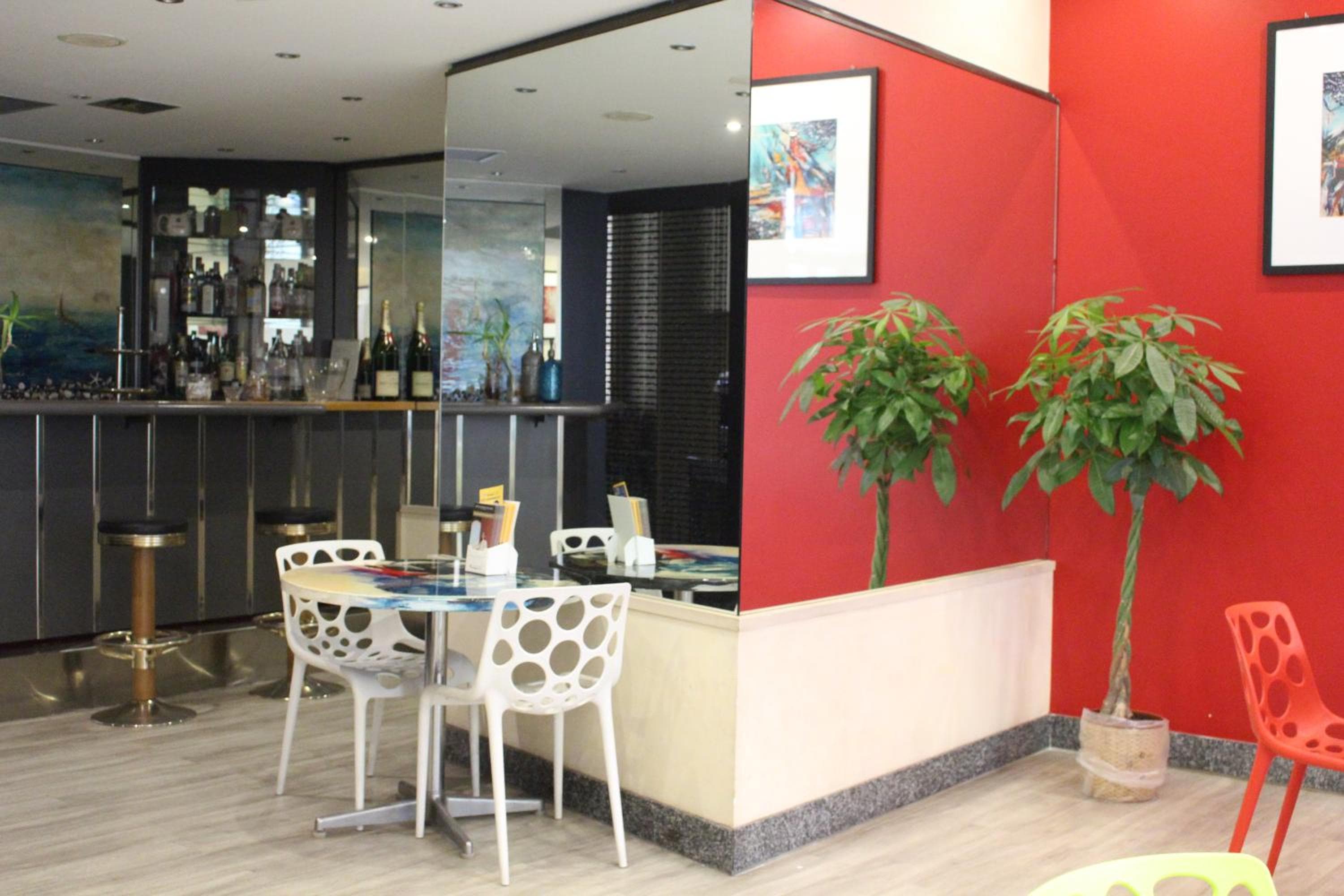 Club Hotel — 6
