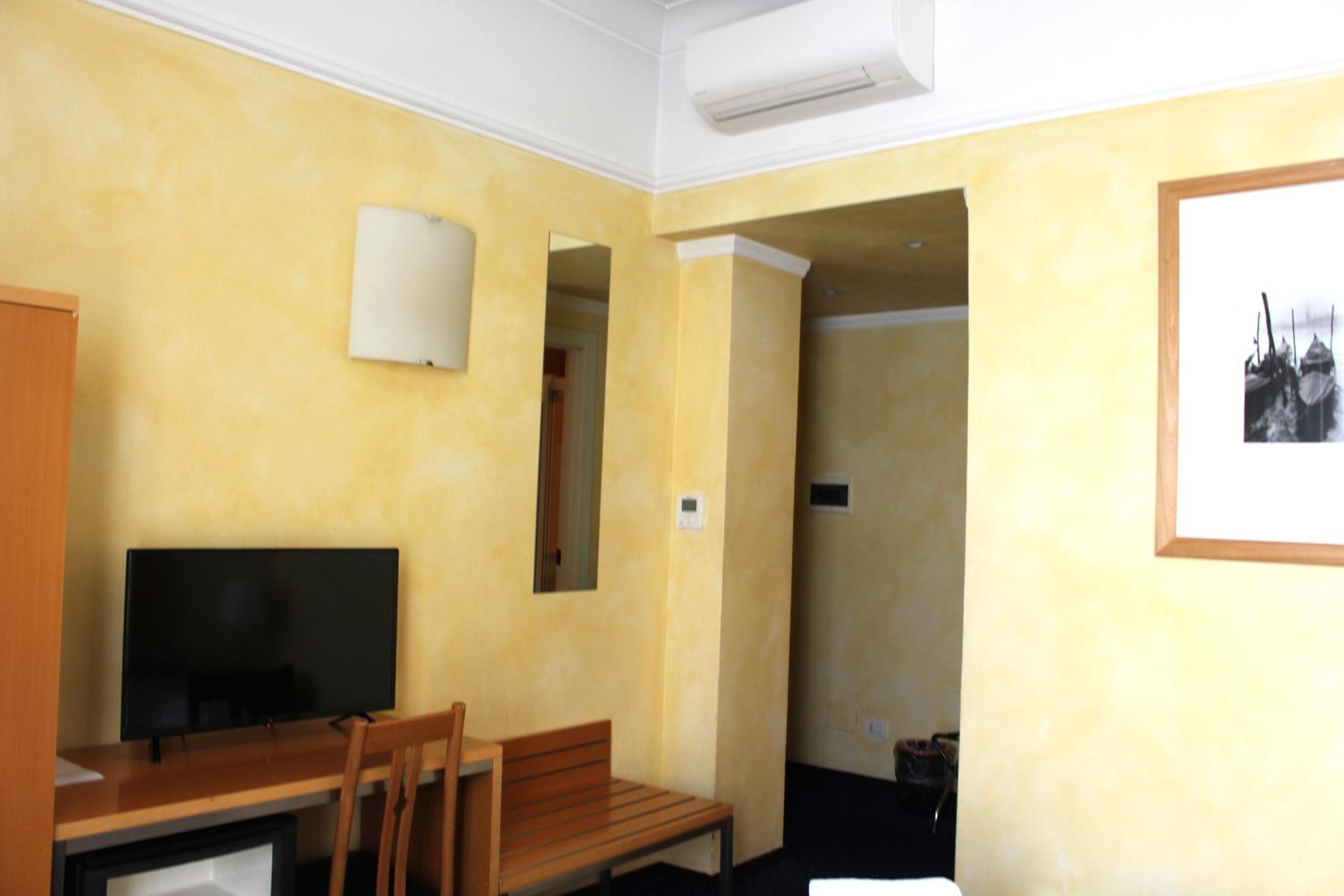 Club Hotel — 13