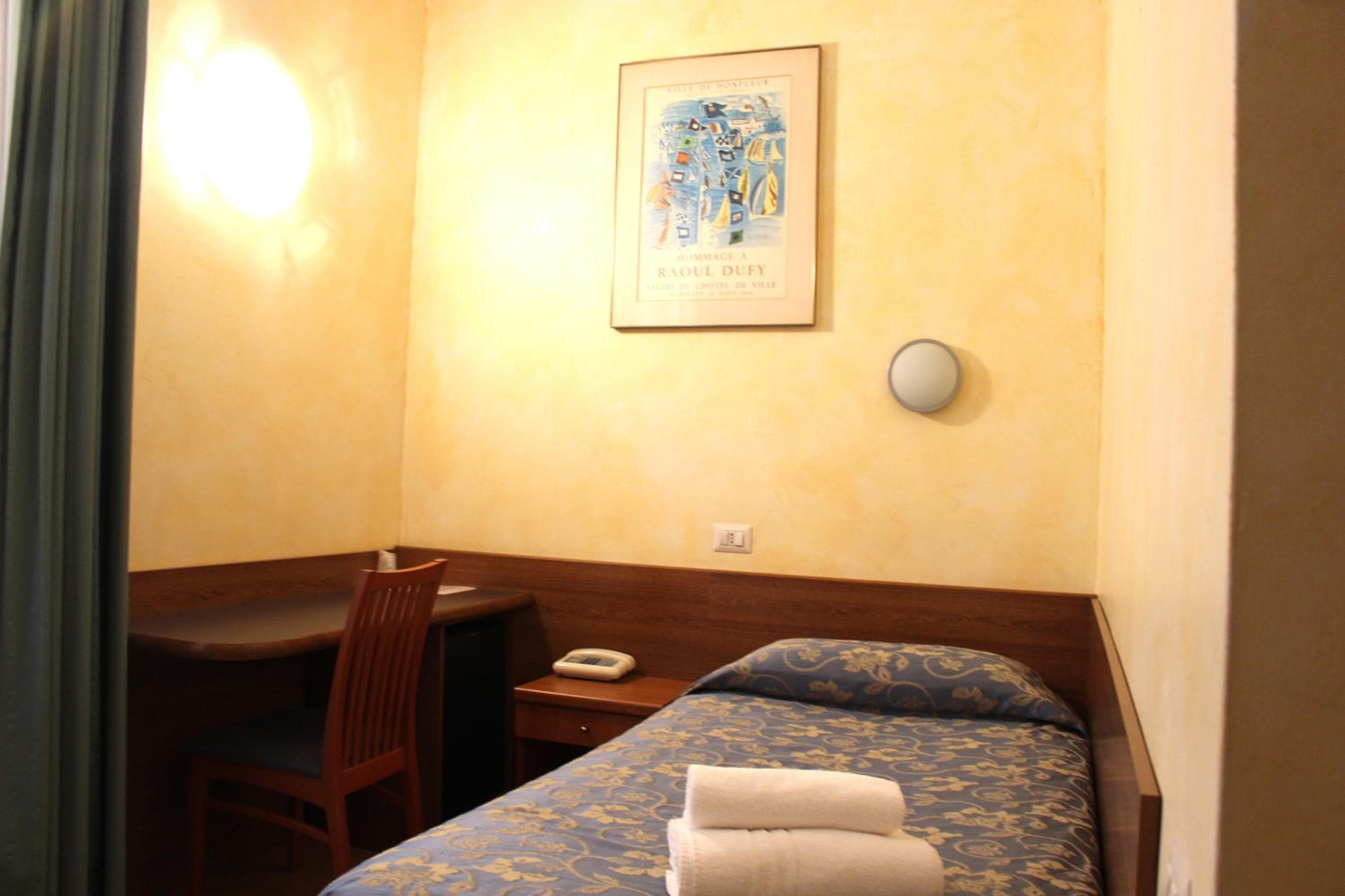 Club Hotel — 15