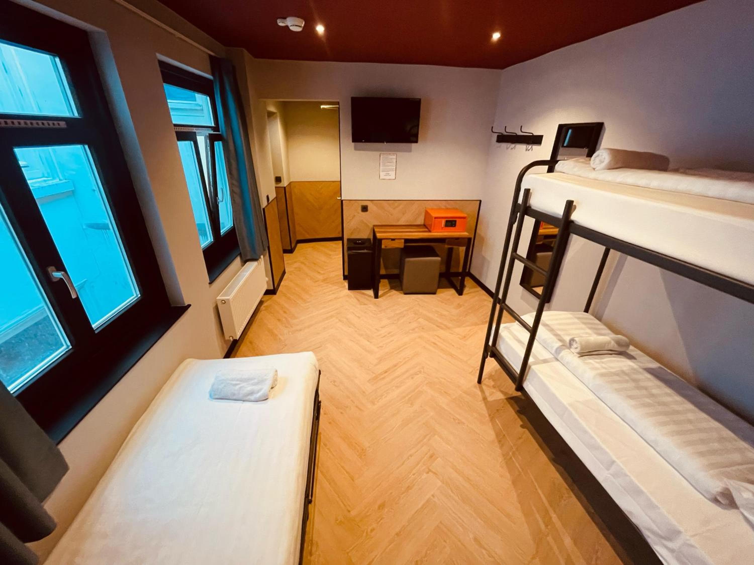 Heart of Amsterdam Hostel — 28