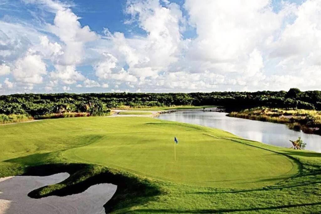 Apartamento de 2 Dormitorios en Hard Rock Golf — 23