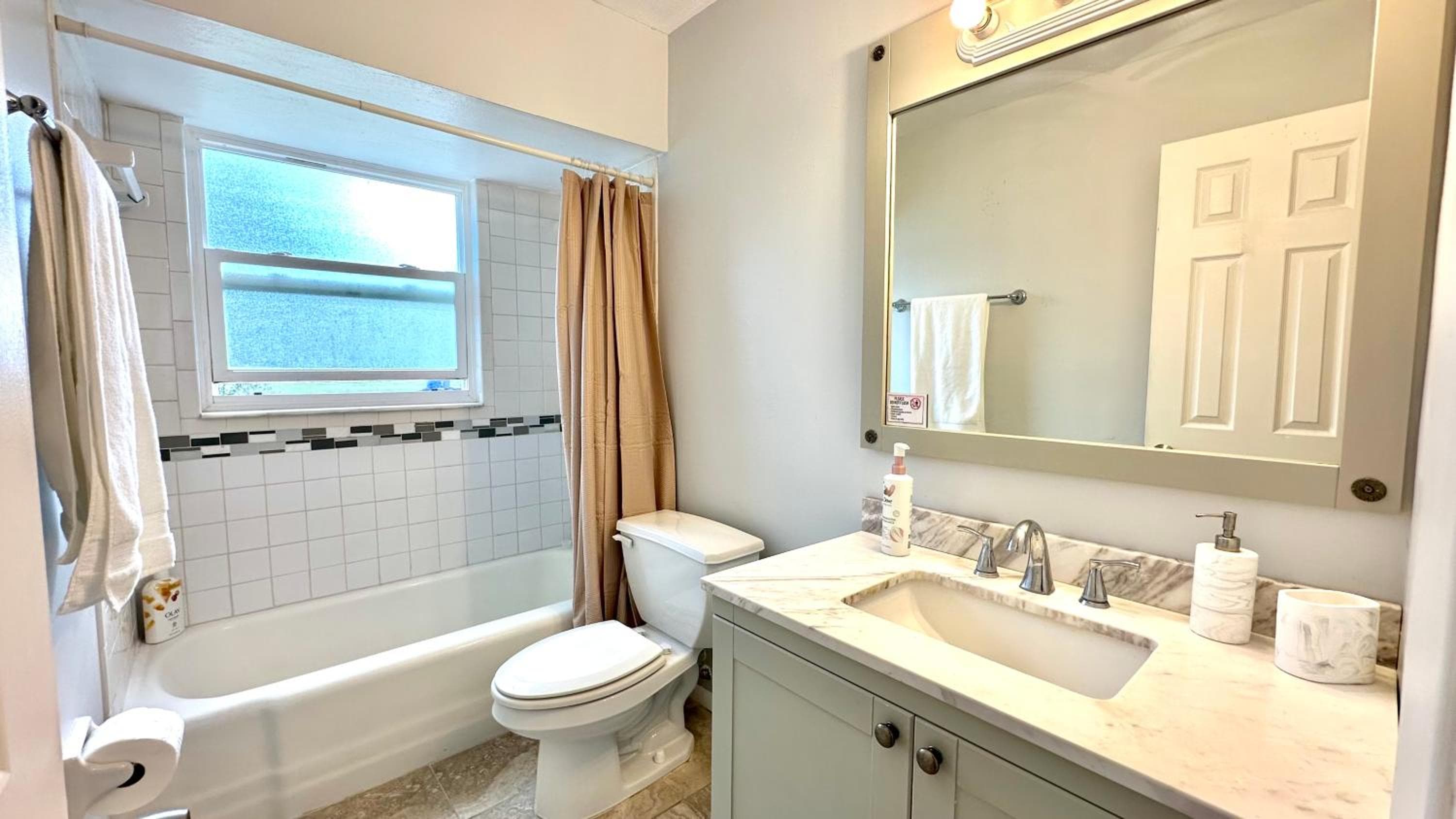 Cozy Rooms near Busch Gardens — 6