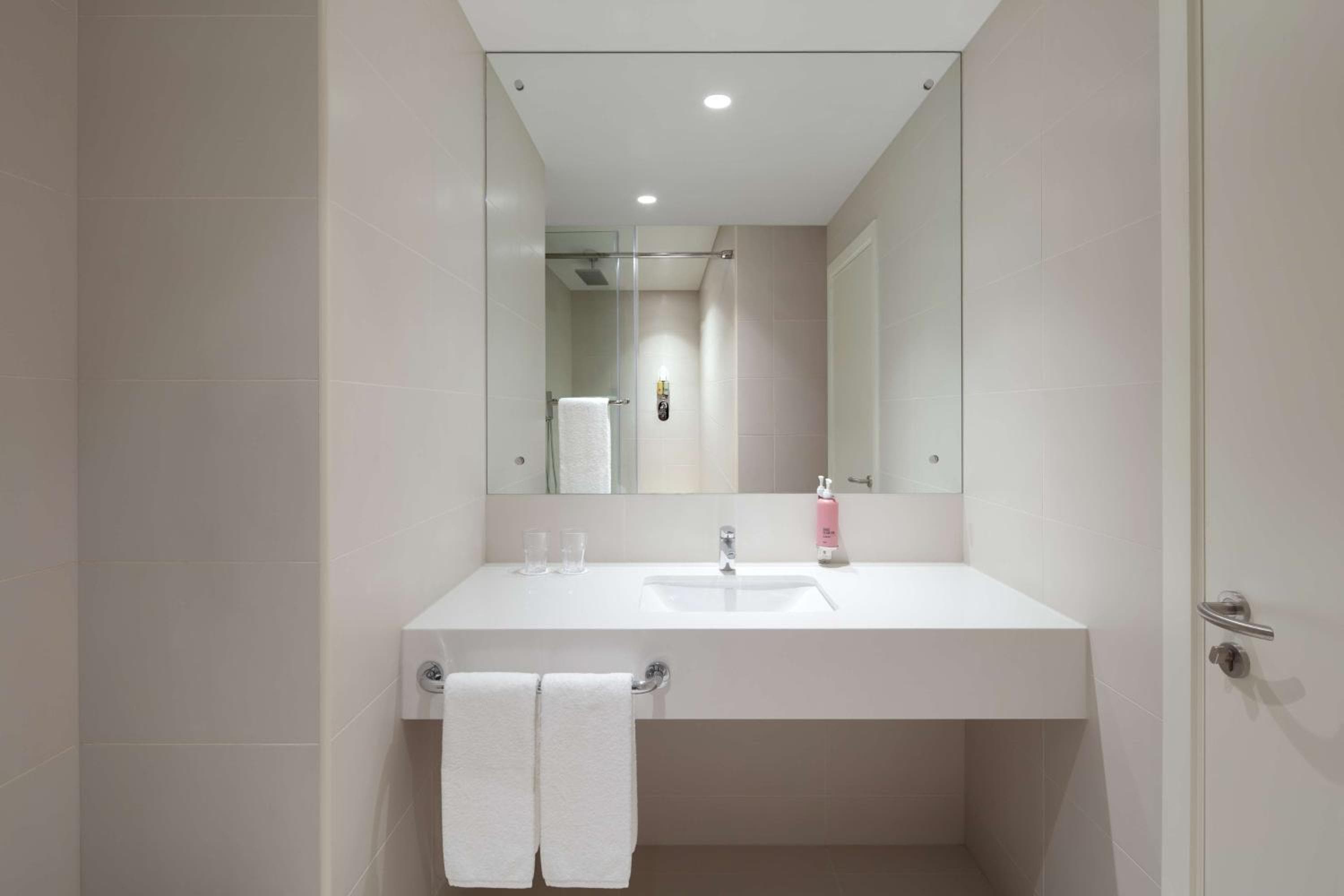 Rove Dubai Marina — 30