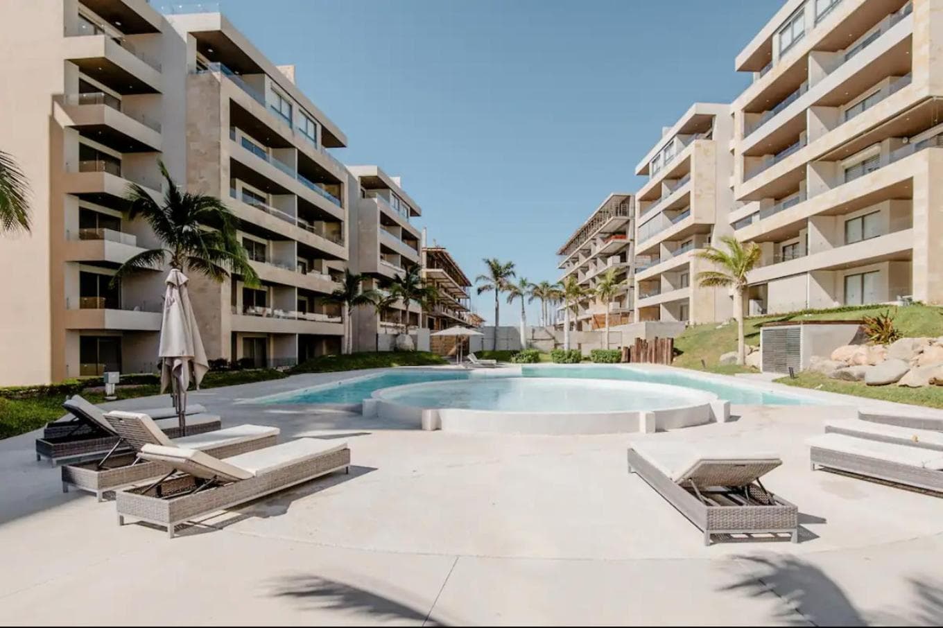 Precioso estudio con balcón, gran ubicación en Cabo San Lucas - Estacionamiento gratis — 22