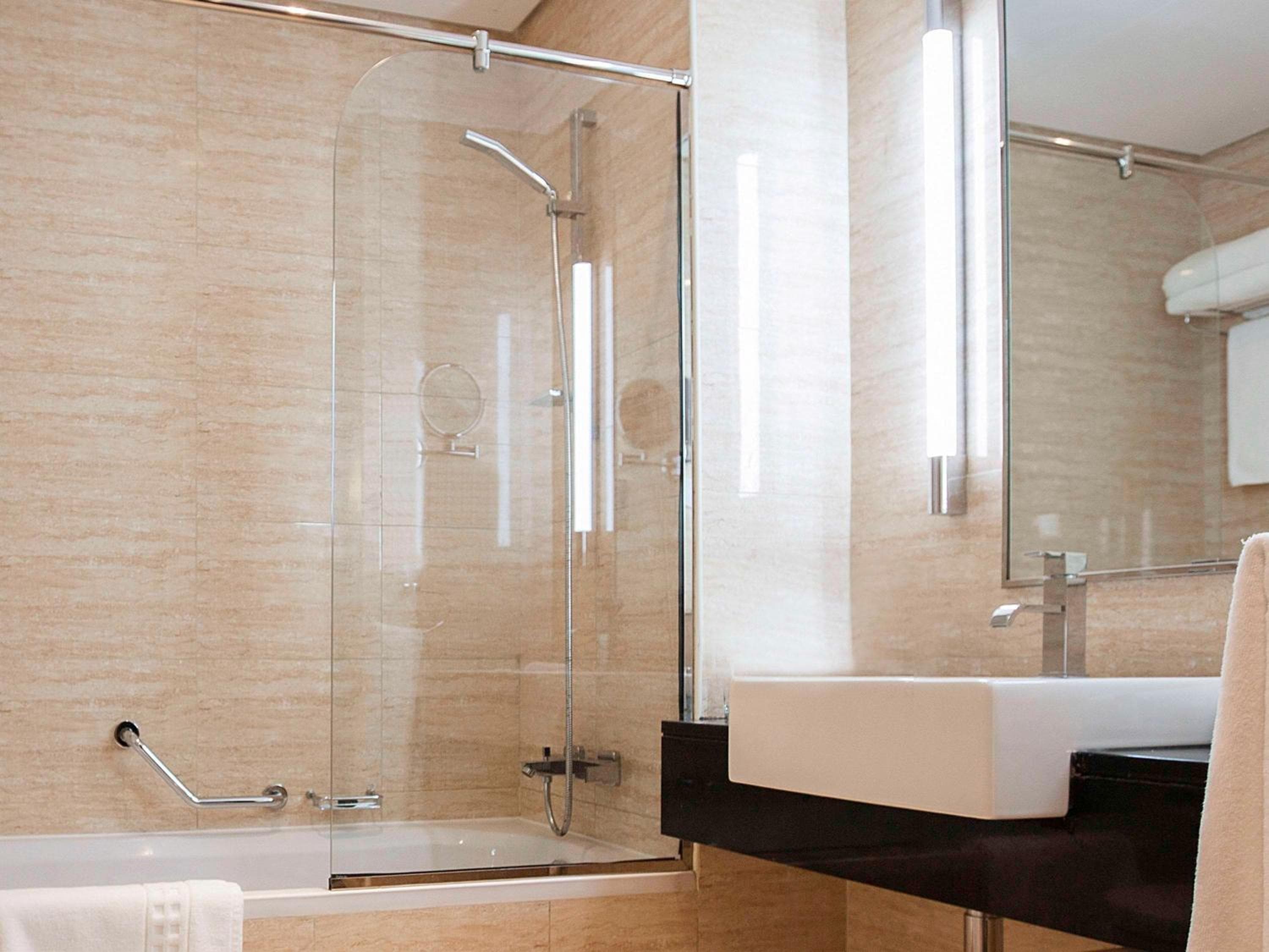 Pullman Dubai Jumeirah Lakes Towers — 16