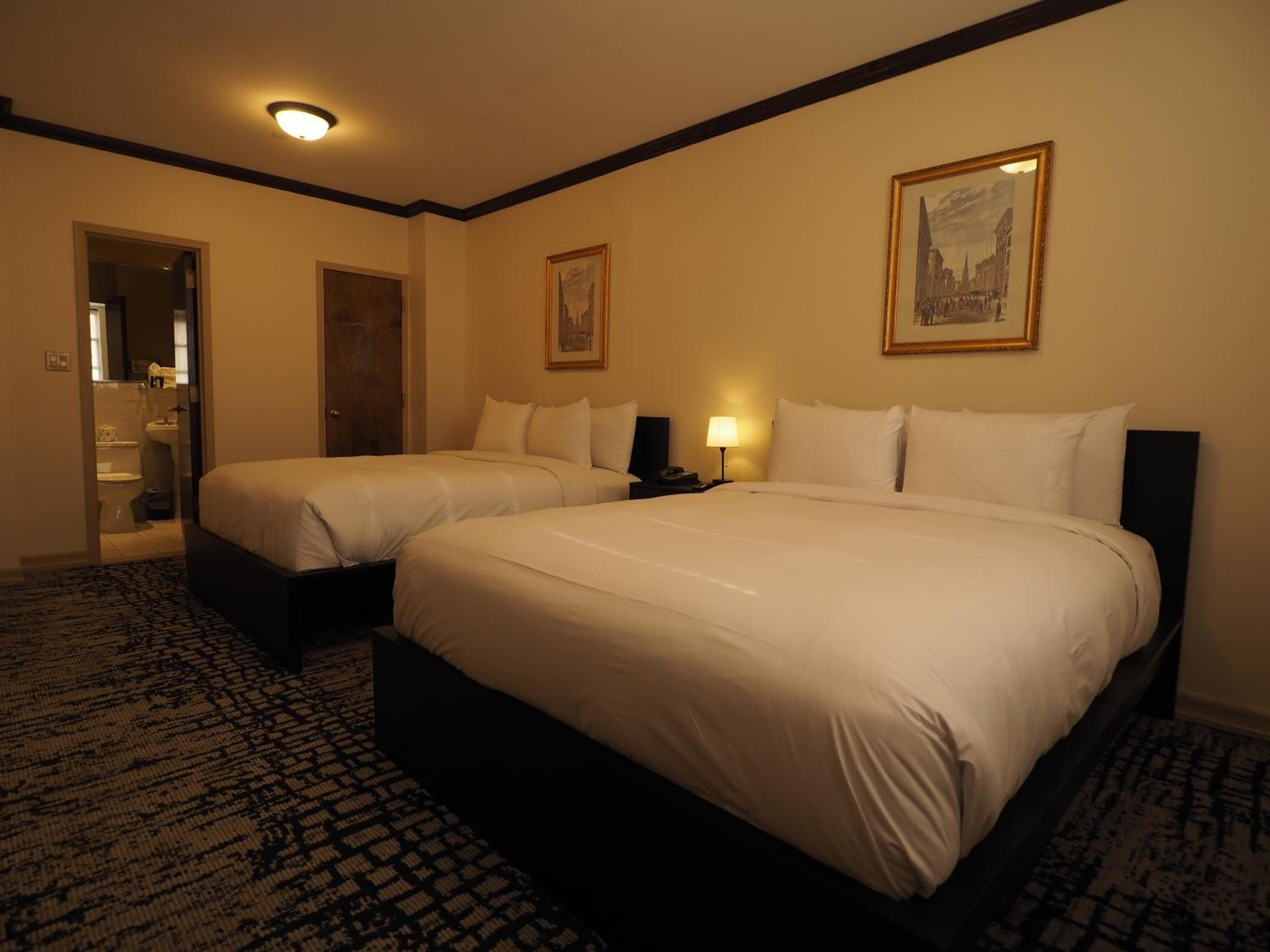 Night Hotel Broadway — 11