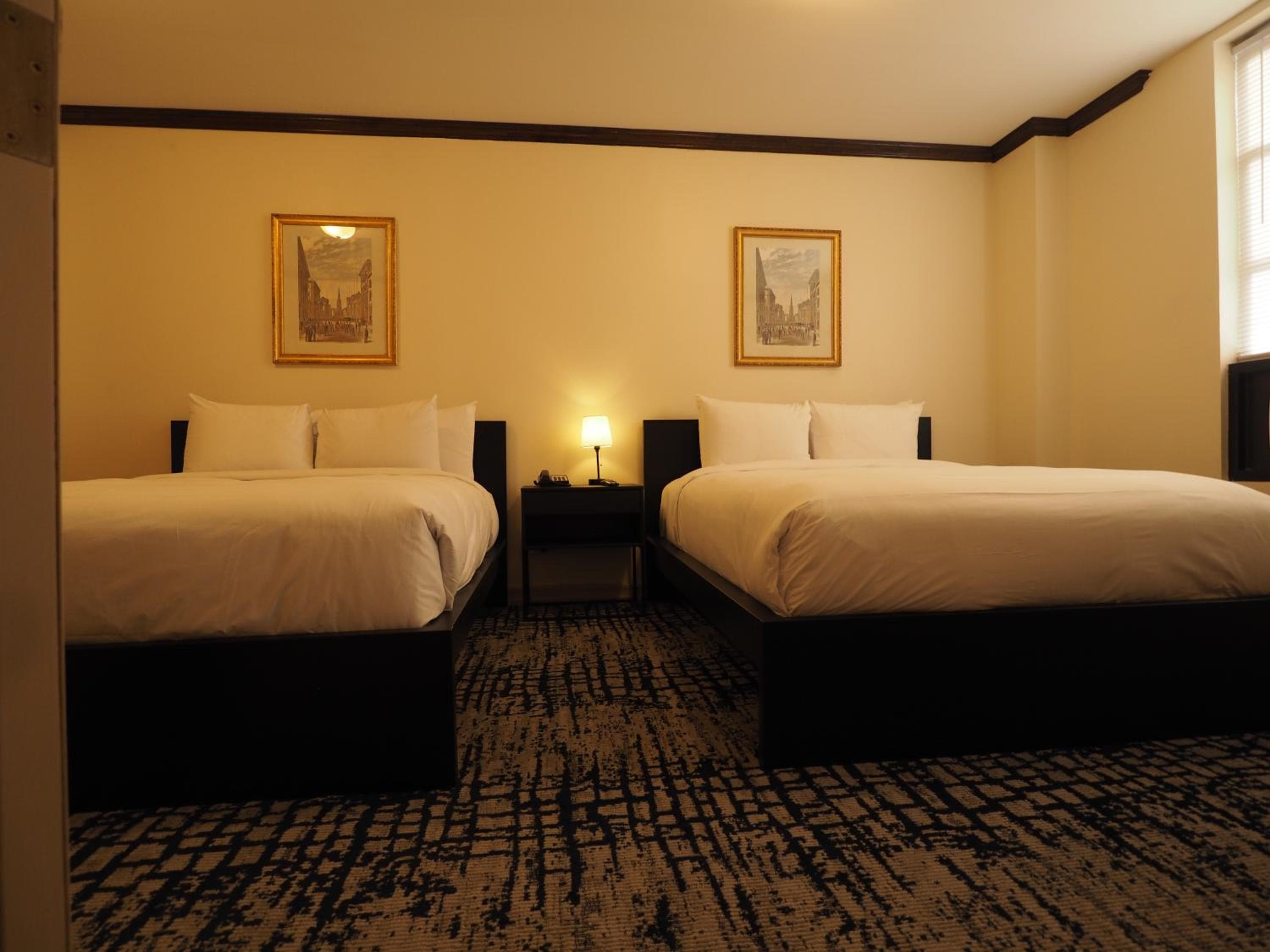 Night Hotel Broadway — 15