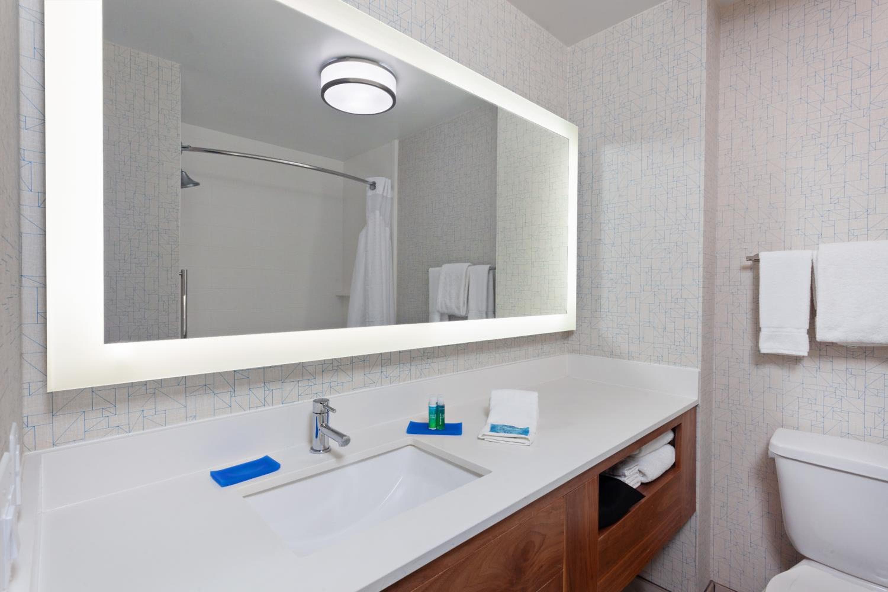 Holiday Inn Express Los Angeles LAX Airport by IHG — 2