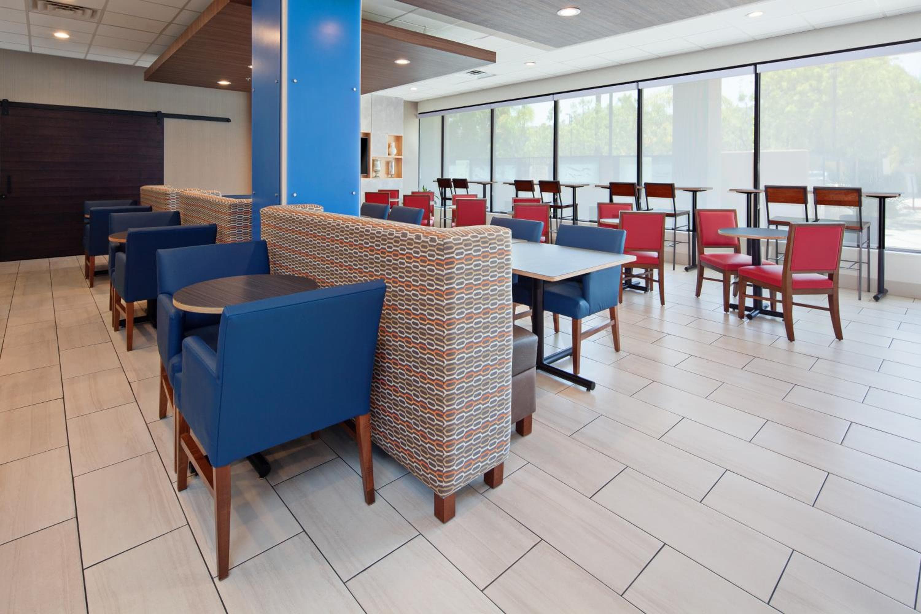 Holiday Inn Express Los Angeles LAX Airport by IHG — 3