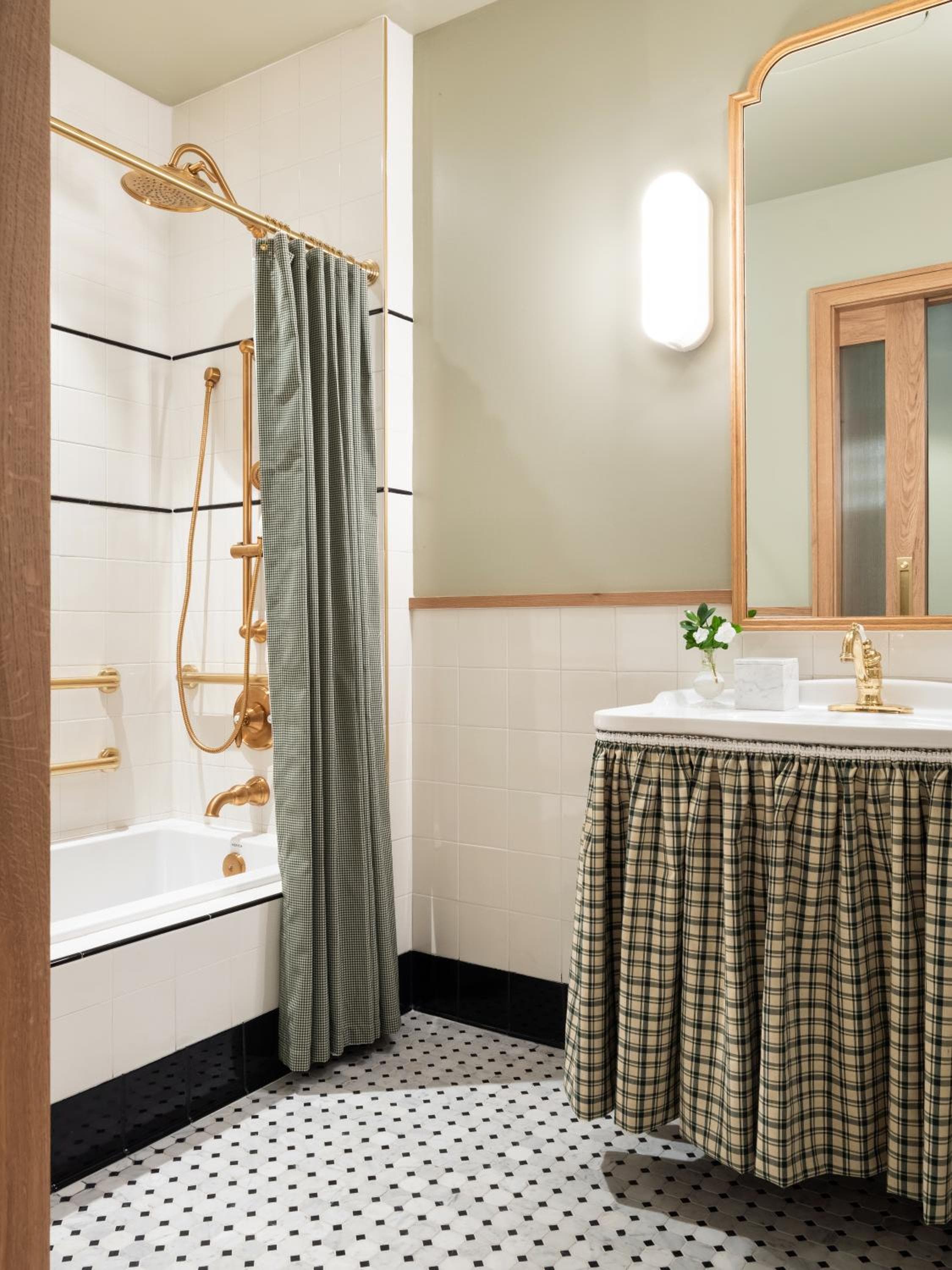 Palihouse Hyde Park Village — 10