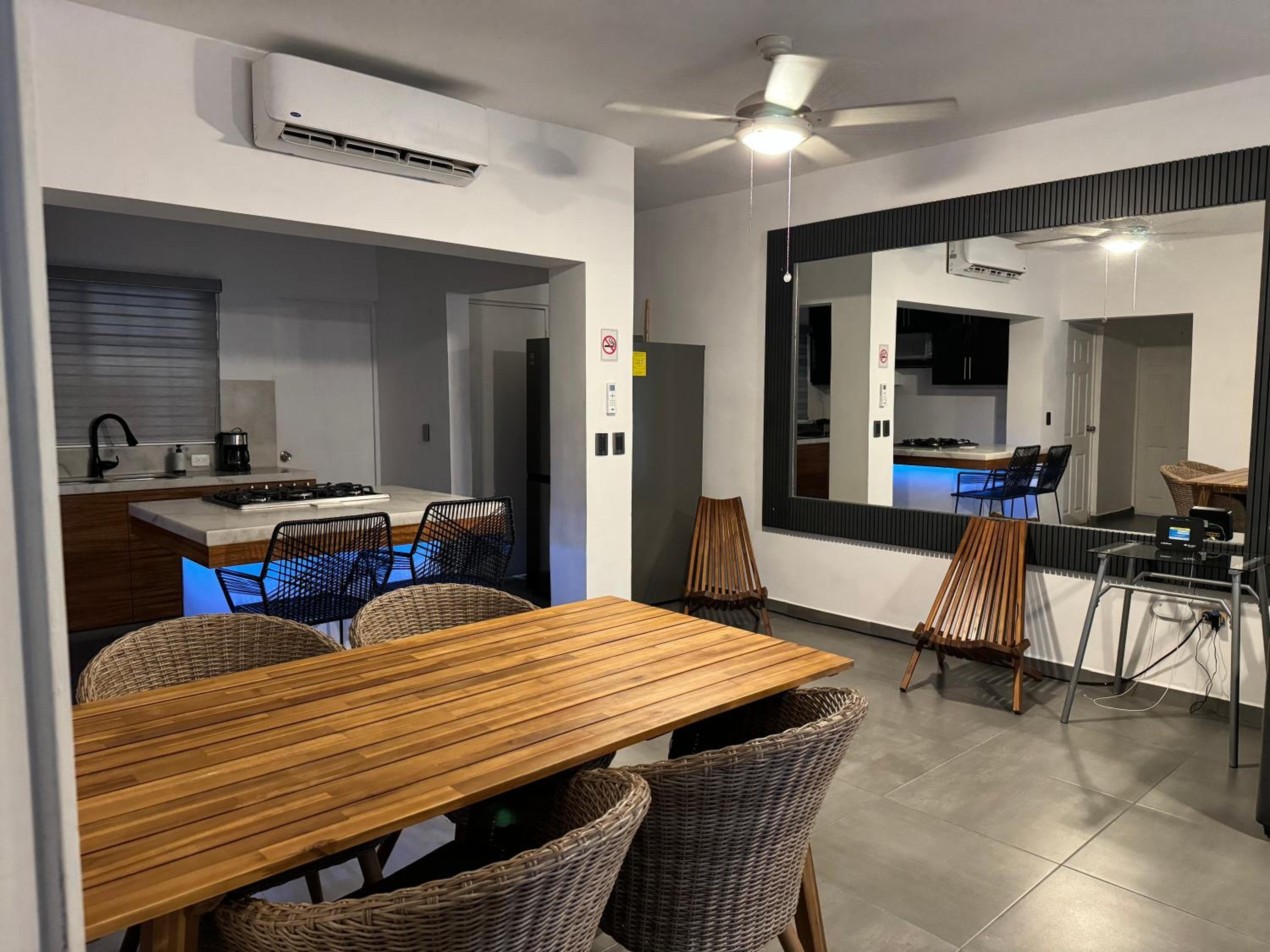 El apartamento tiene 1 dormitorio, 2 dormitorios y 2 baños. — 19