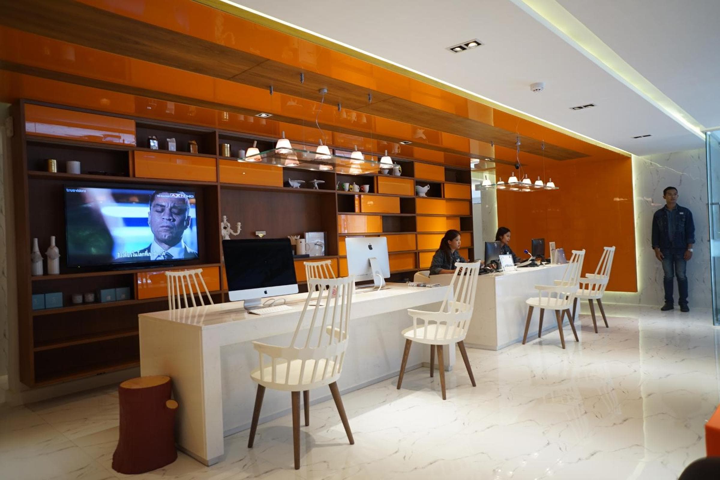 S Box Sukhumvit Hotel — 21