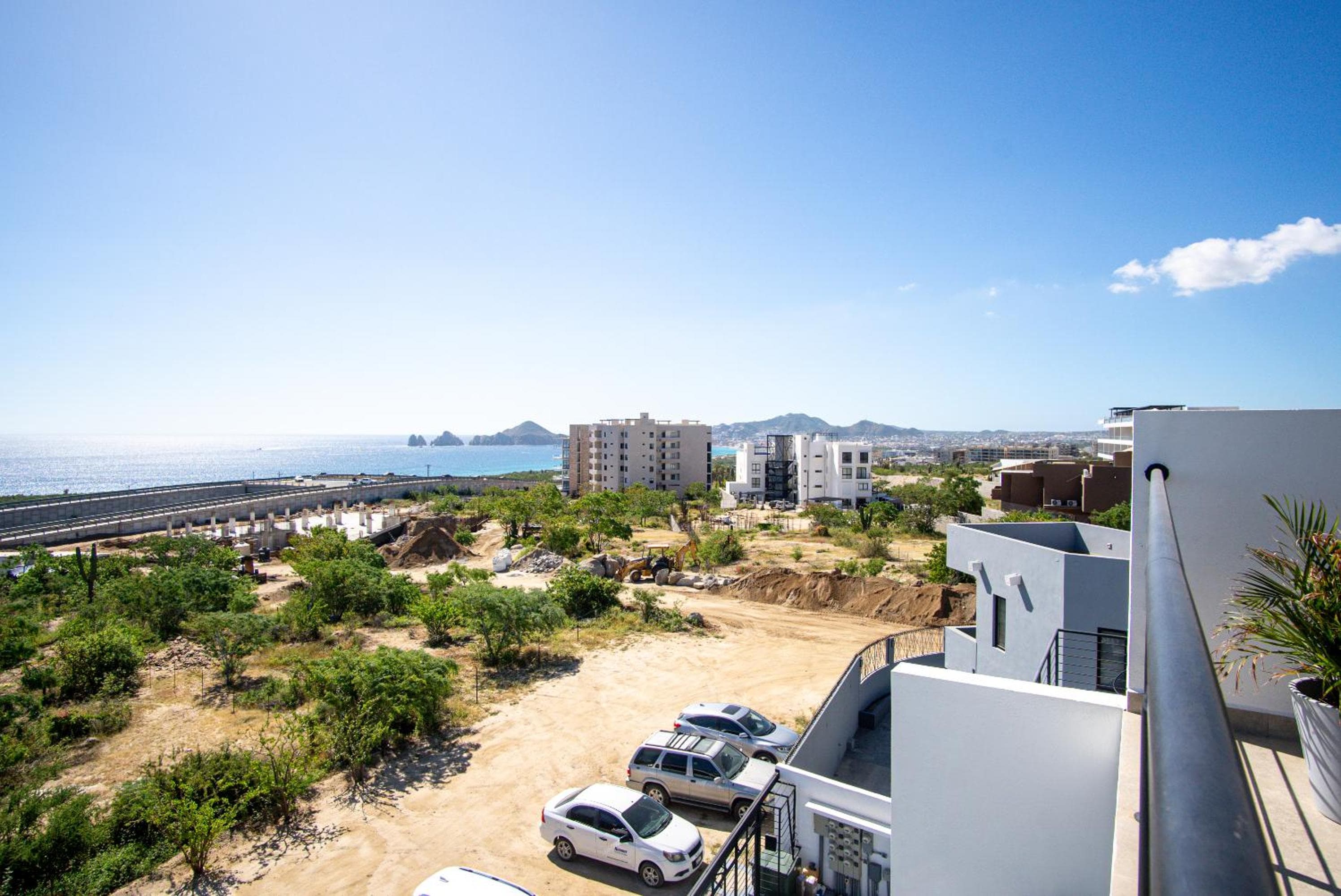 Stunning 2 bedroom, 2 bathroom condo just a 5 minute drive to the beach — 24