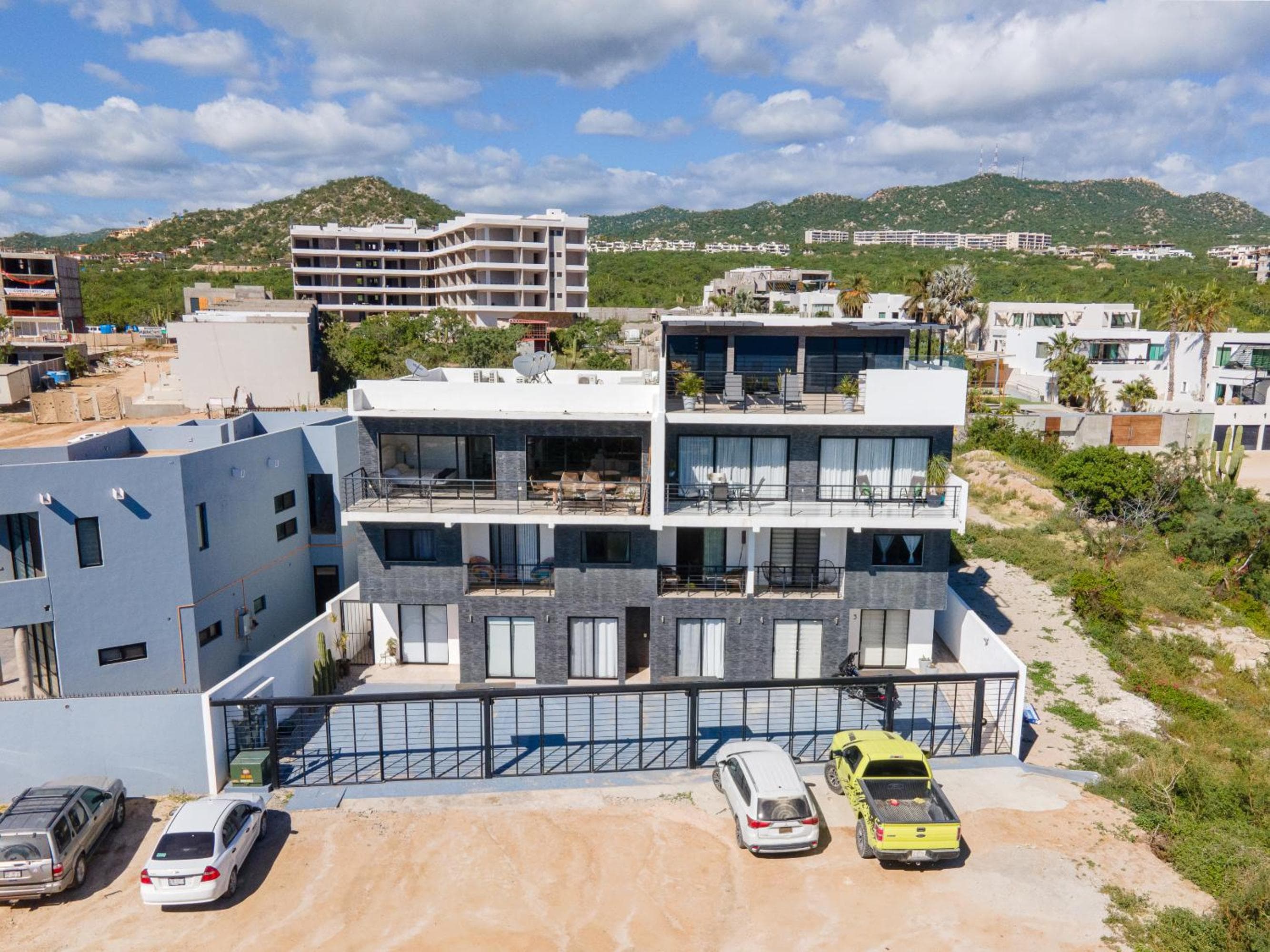 Increíble condominio de 2 recámaras y 2 baños a 10 minutos de la playa, DT y la Marina — 1