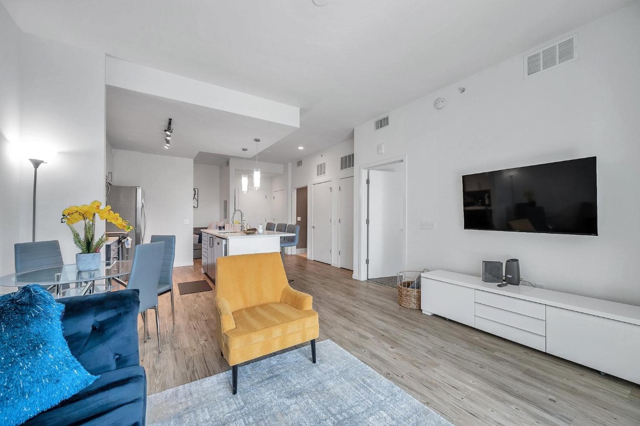 Luxury 1 BR with DEN Downtown Tampa Apt - City Views, Rooftop Pool, Workspace — 28