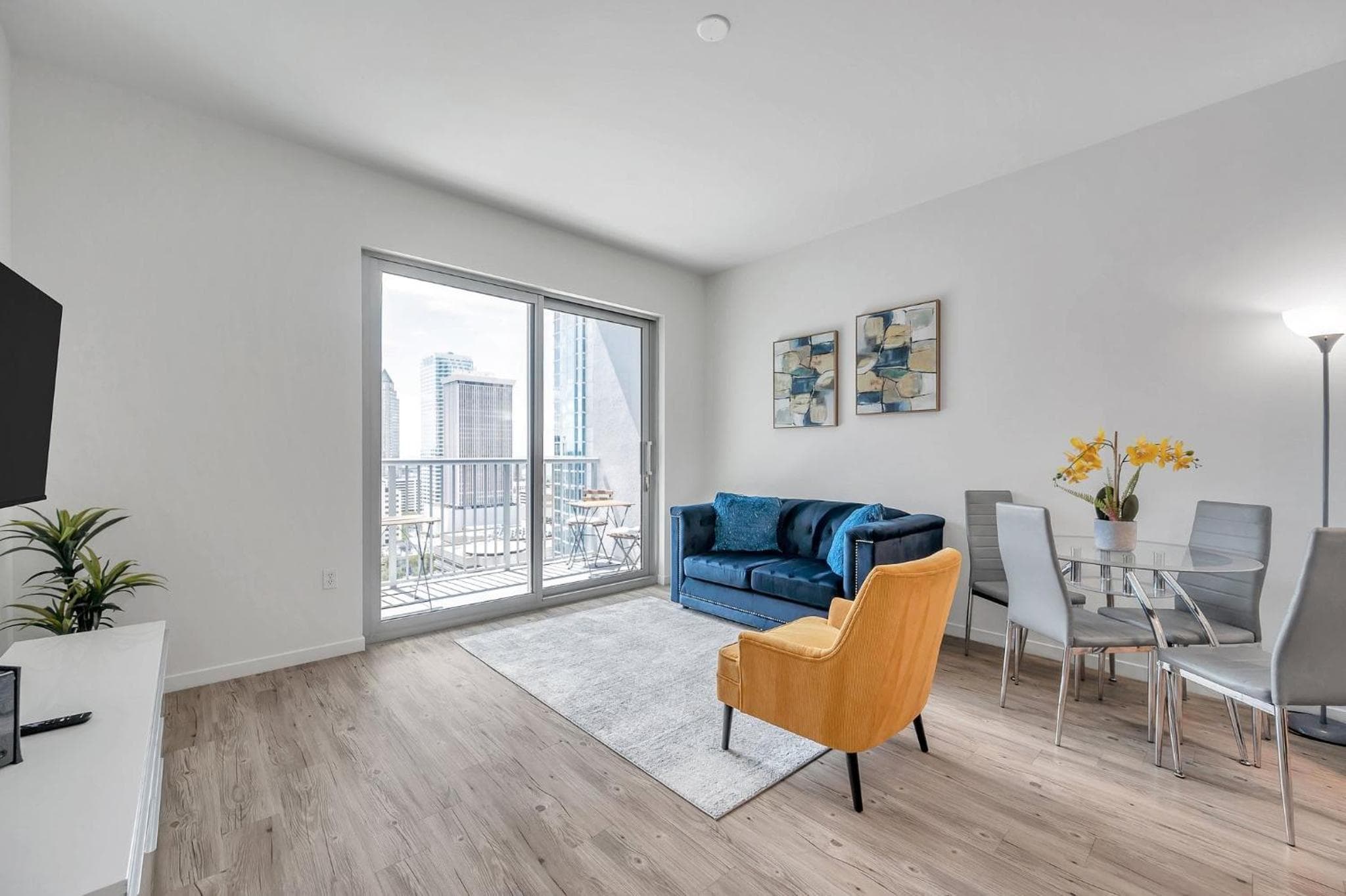 Luxury 1 BR with DEN Downtown Tampa Apt - City Views, Rooftop Pool, Workspace — 26