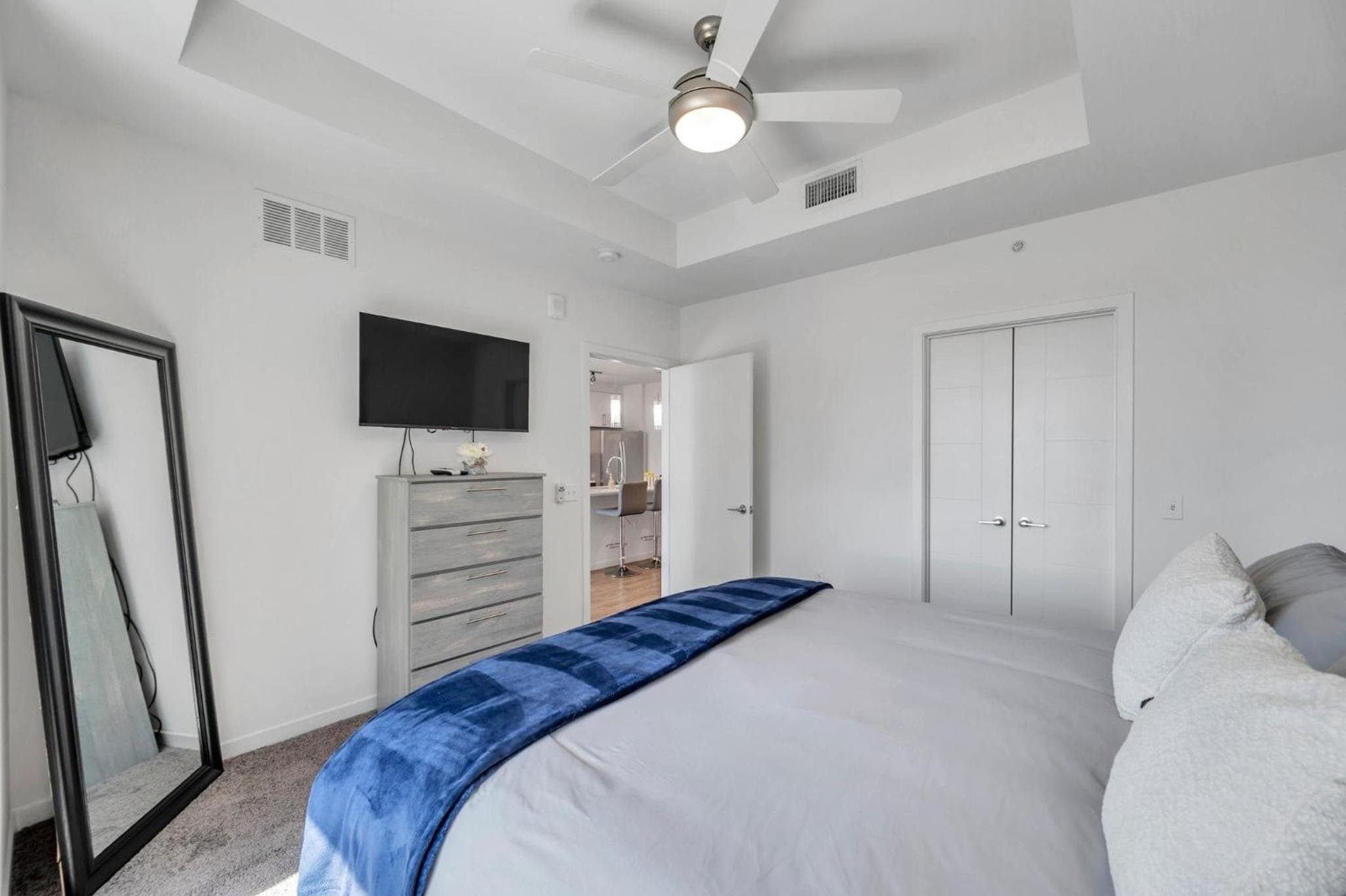 Luxury 1 BR with DEN Downtown Tampa Apt - City Views, Rooftop Pool, Workspace — 22