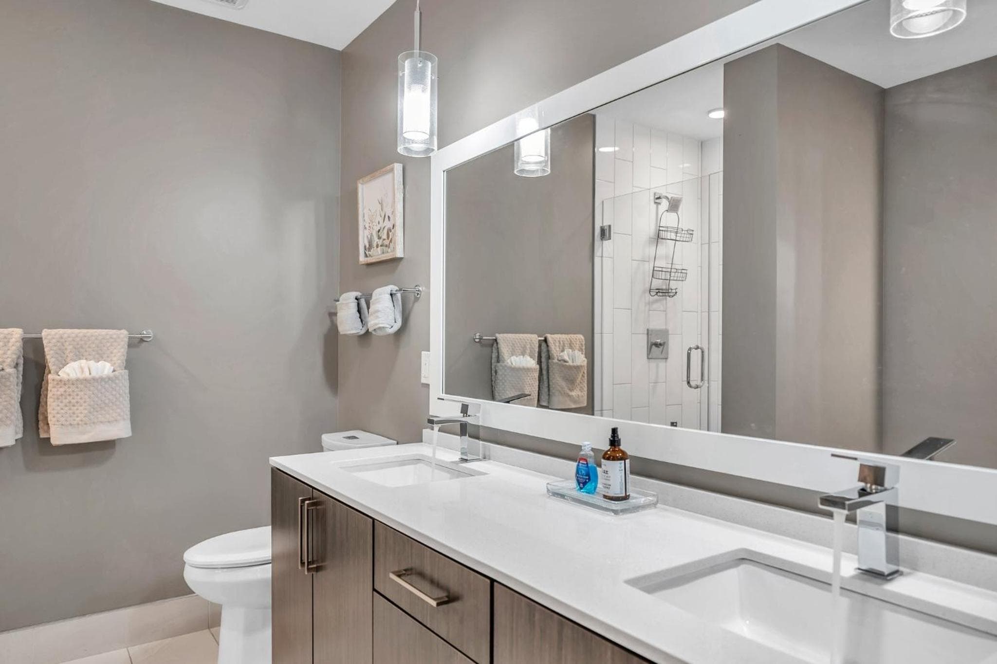 Luxury 1 BR with DEN Downtown Tampa Apt - City Views, Rooftop Pool, Workspace — 11