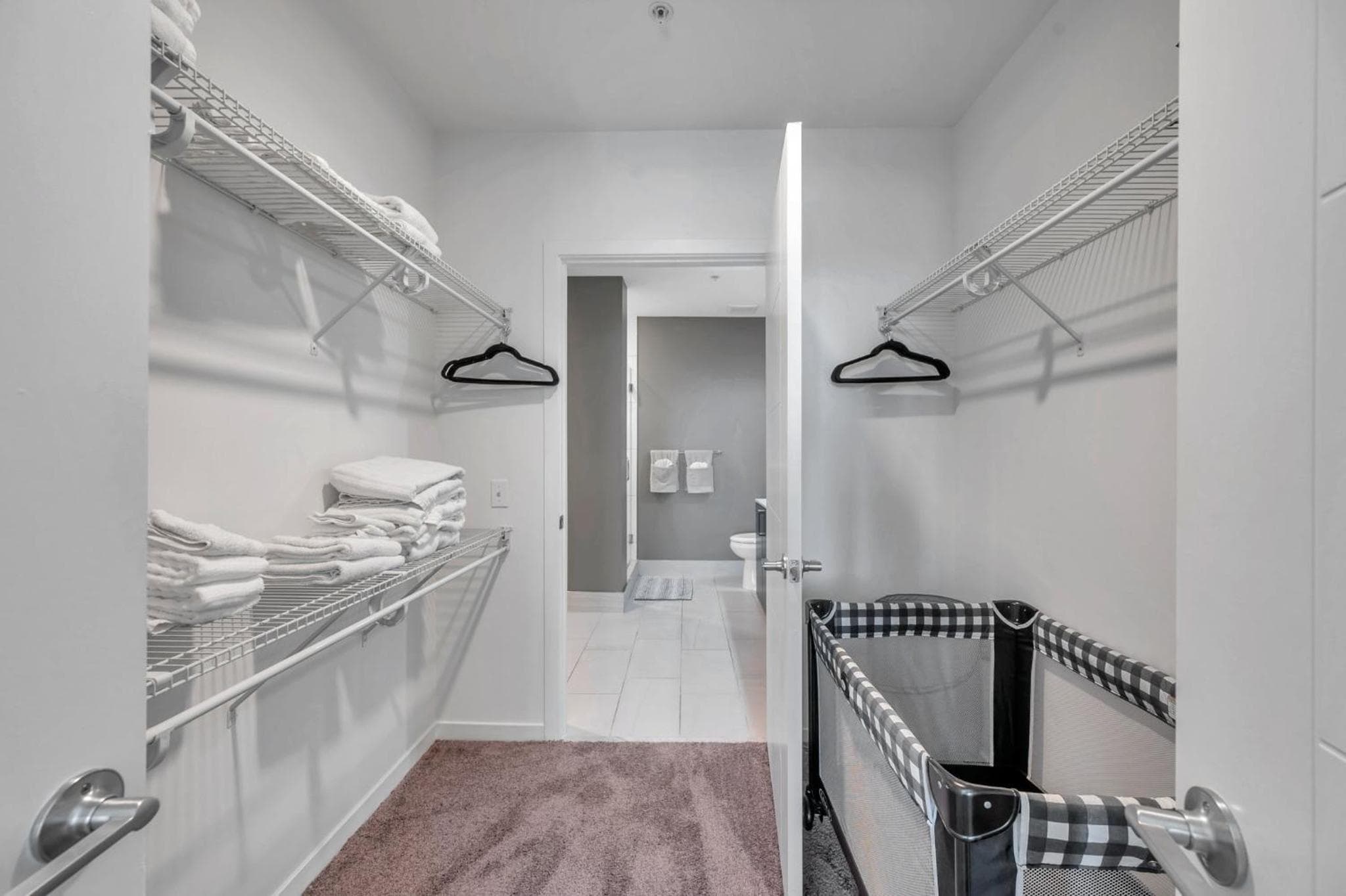 Luxury 1 BR with DEN Downtown Tampa Apt - City Views, Rooftop Pool, Workspace — 27