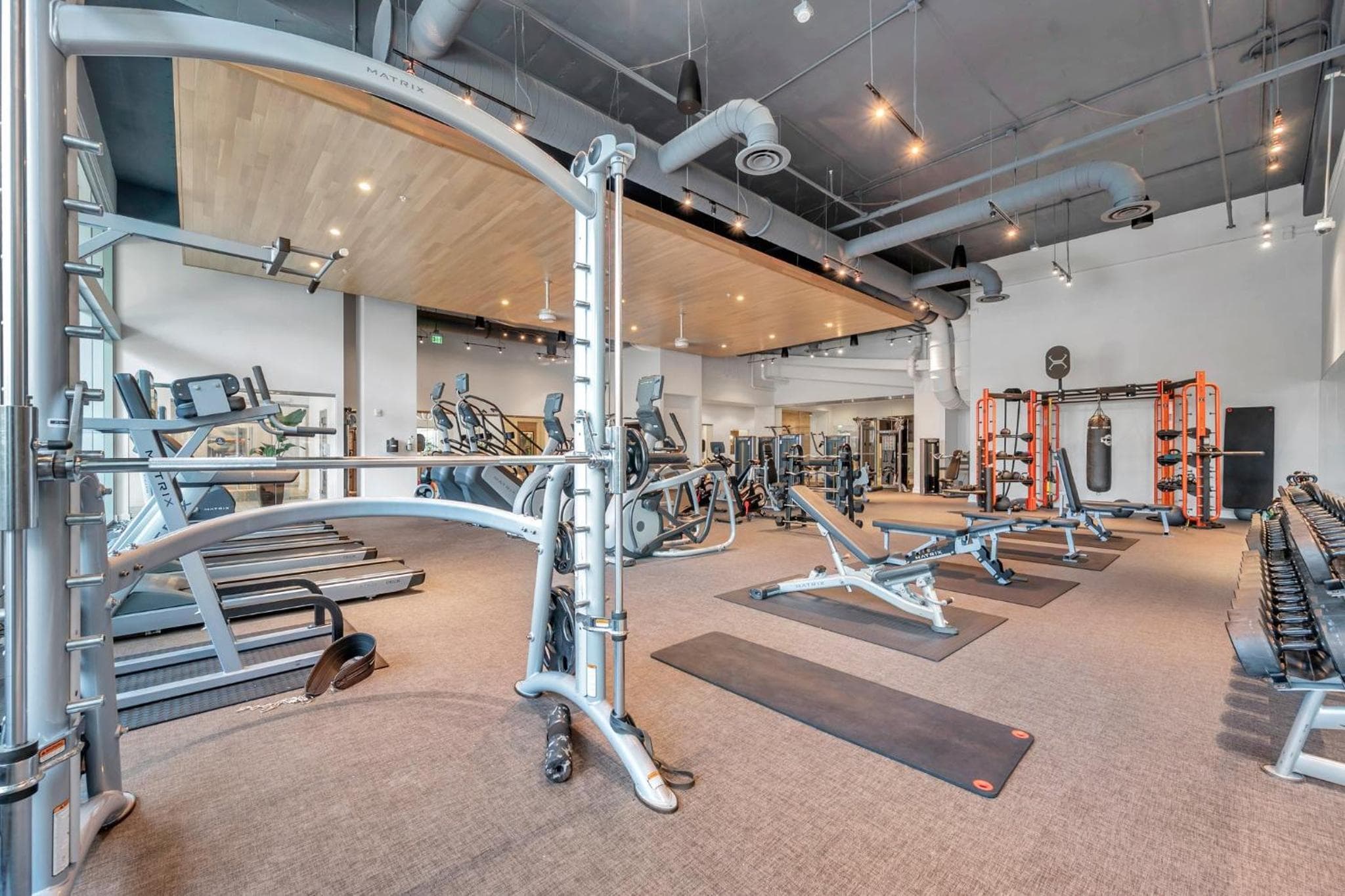 Luxury 1 BR with DEN Downtown Tampa Apt - City Views, Rooftop Pool, Workspace — 8