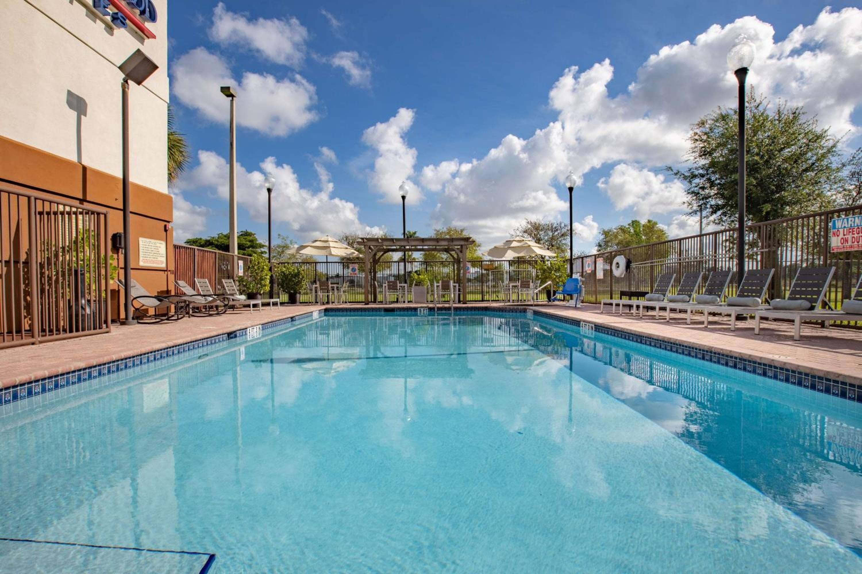 Sonesta Simply Suites Miami Airport Doral — 2