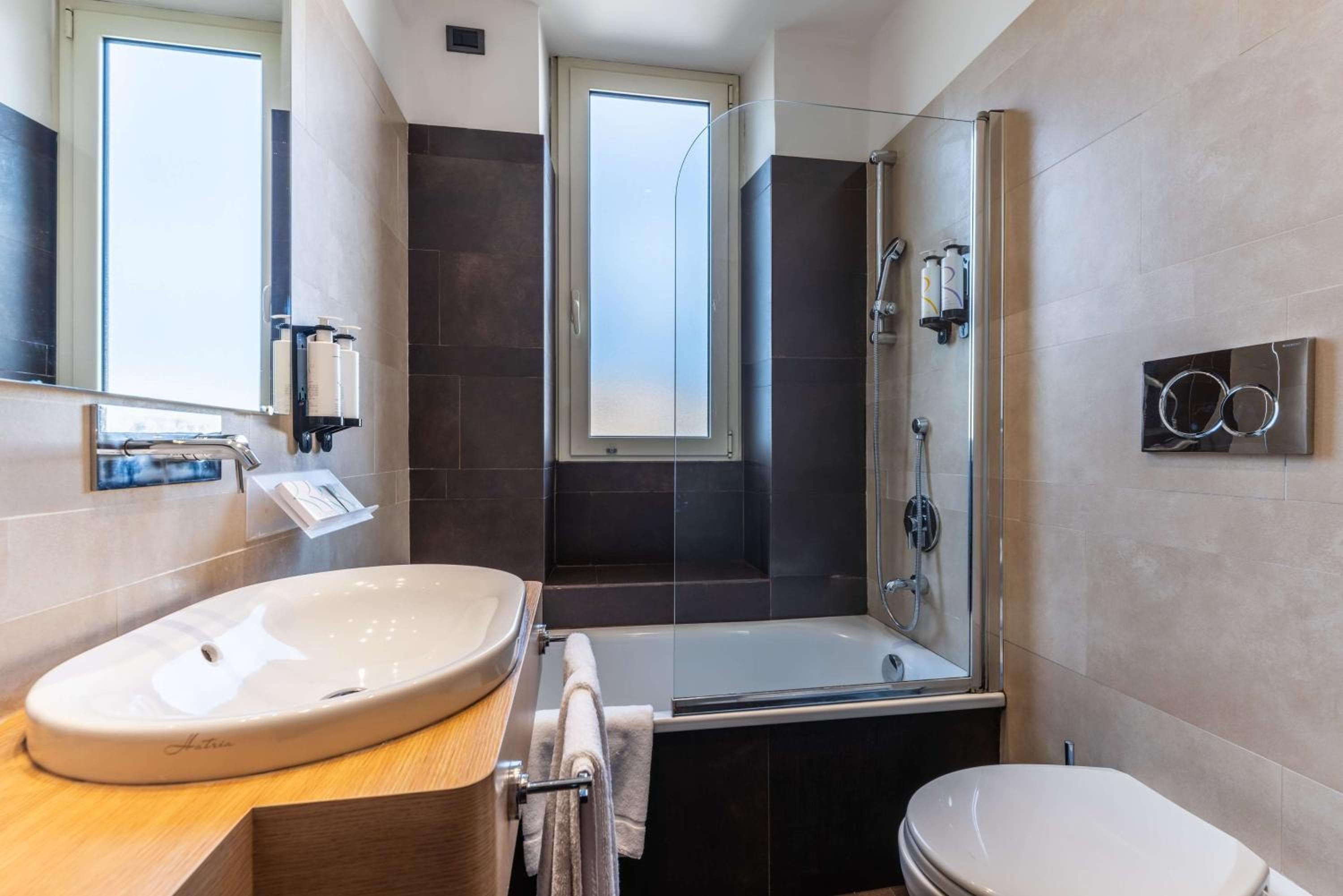 Hilton Garden Inn Rome Colosseum — 11