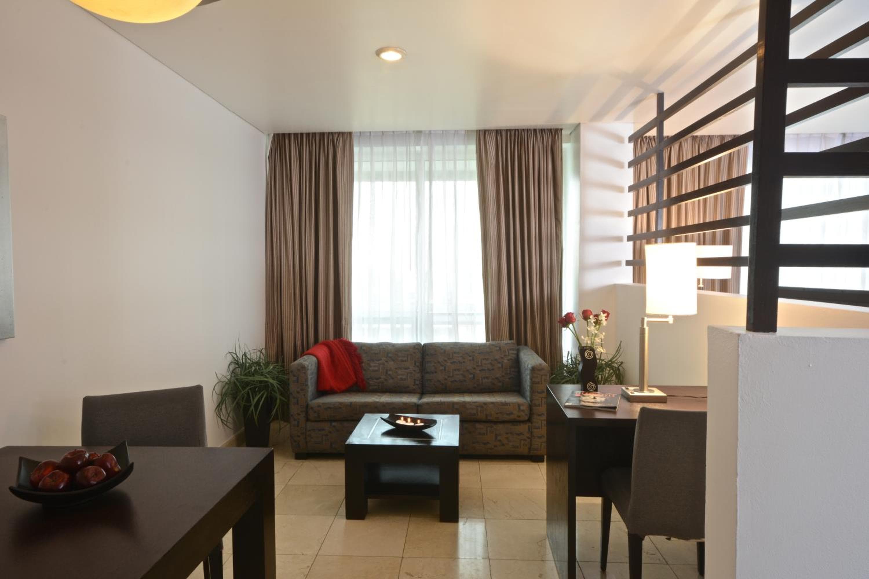 Hotel & Suites PF — 7