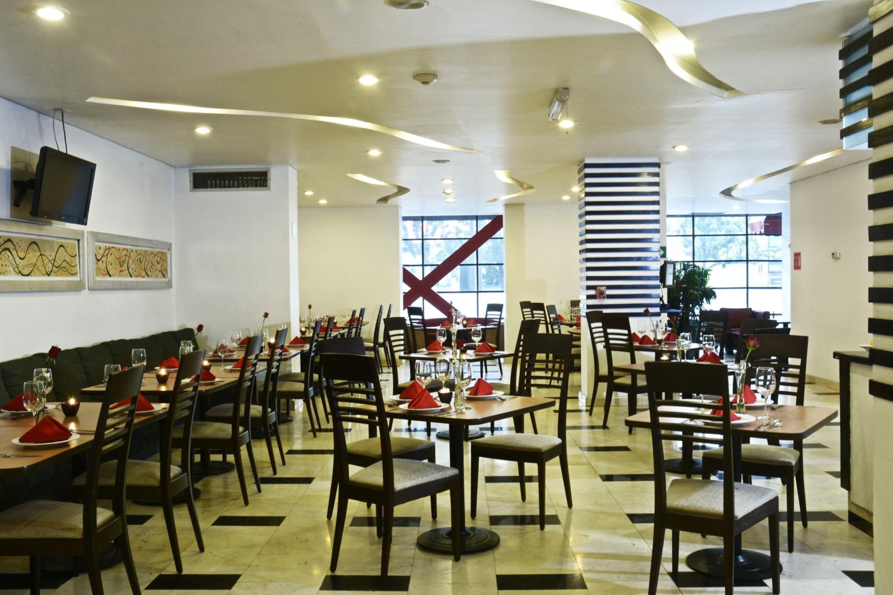 Hotel & Suites PF — 29