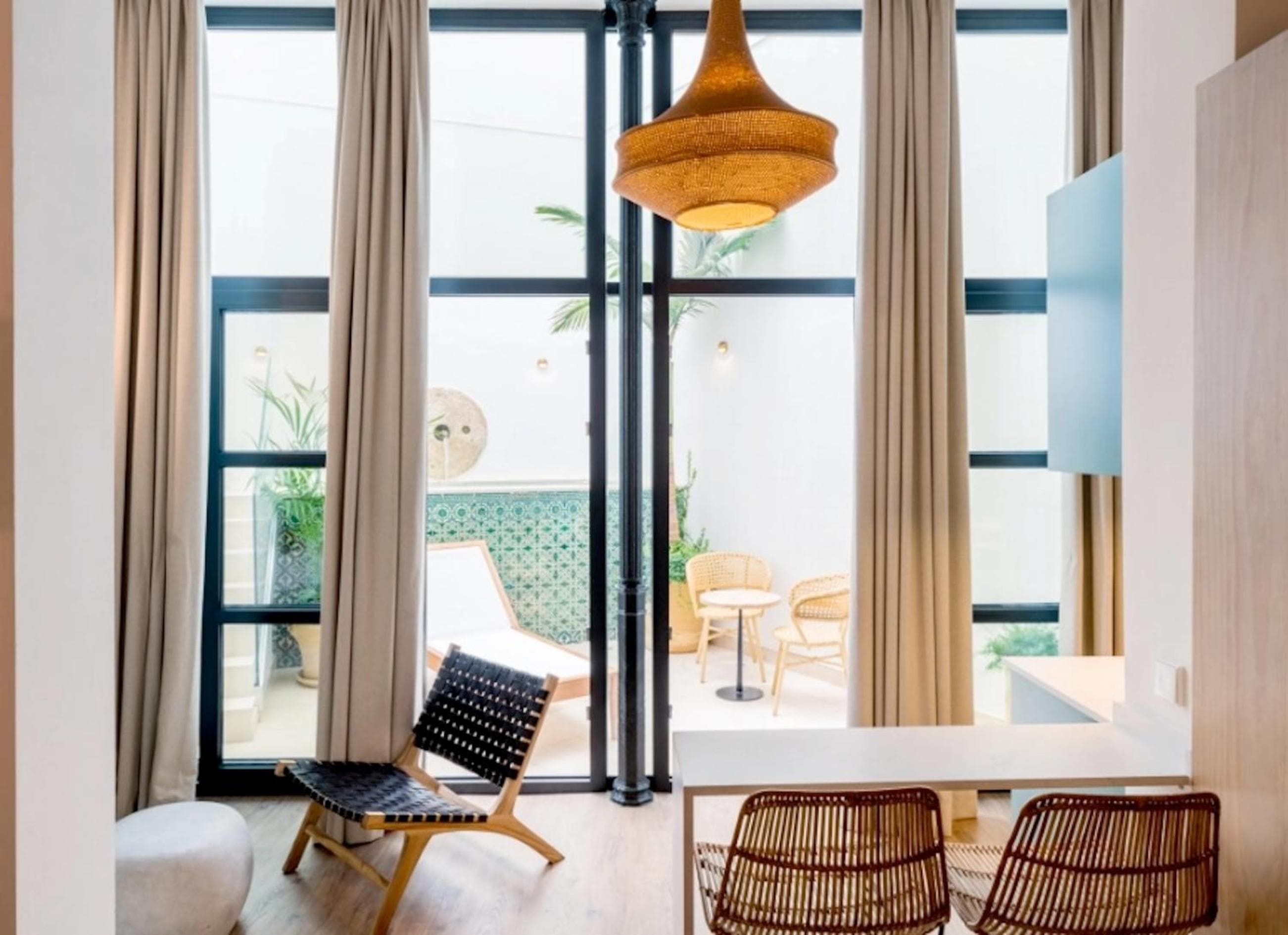 El Hotel Honesto San Pedro — 6