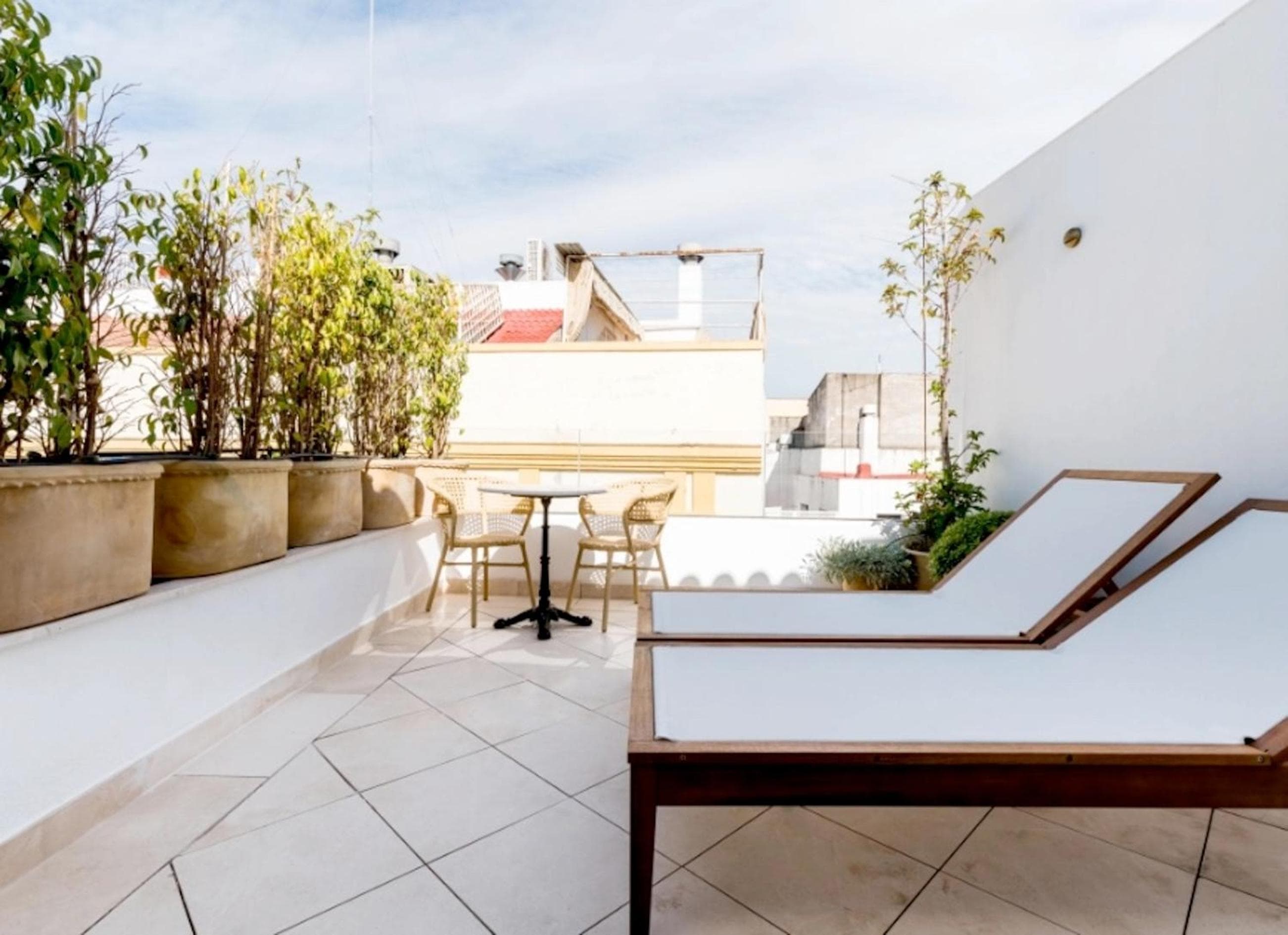 El Hotel Honesto San Pedro — 18