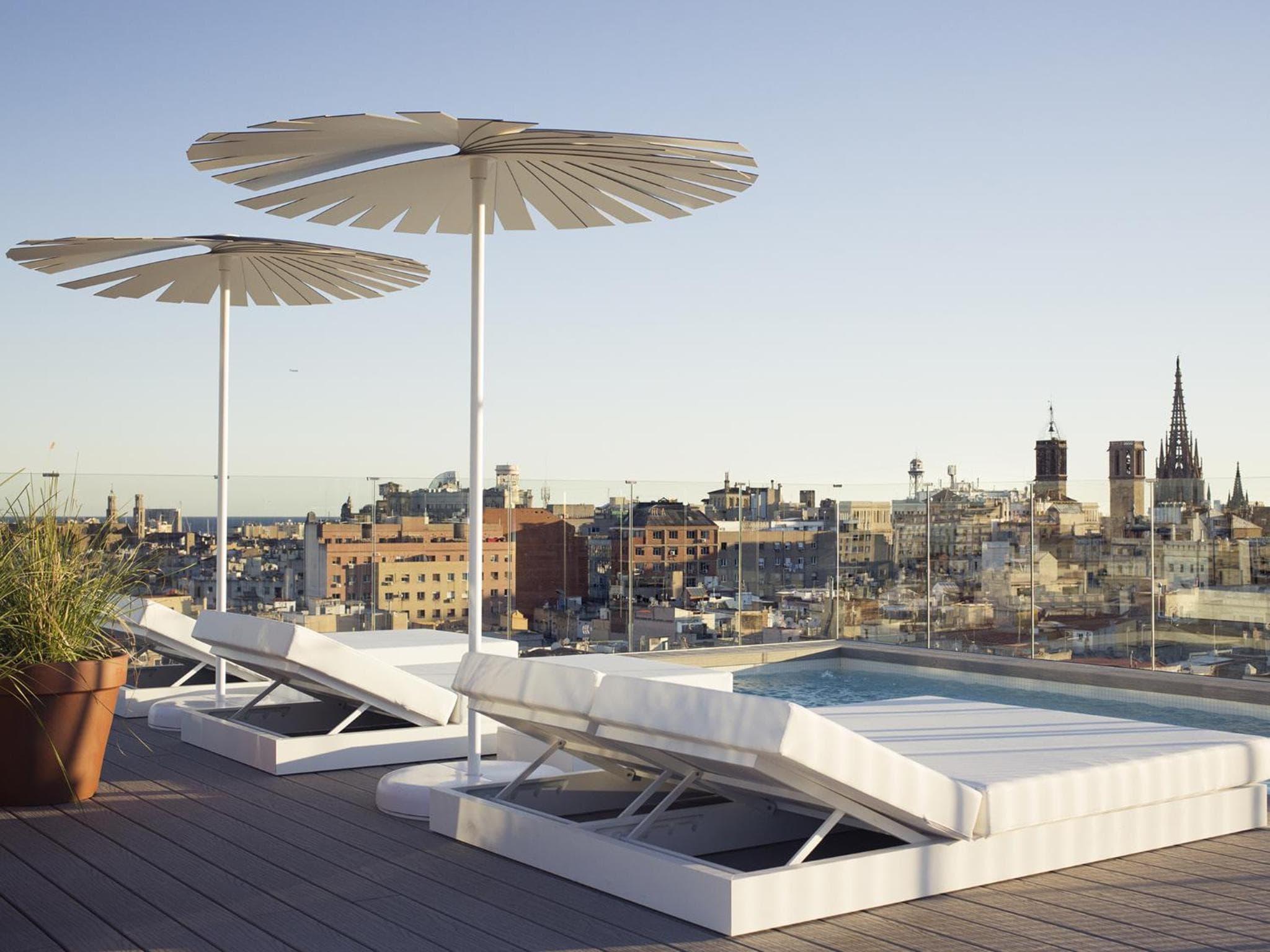 Yurban Trafalgar Hotel — 3