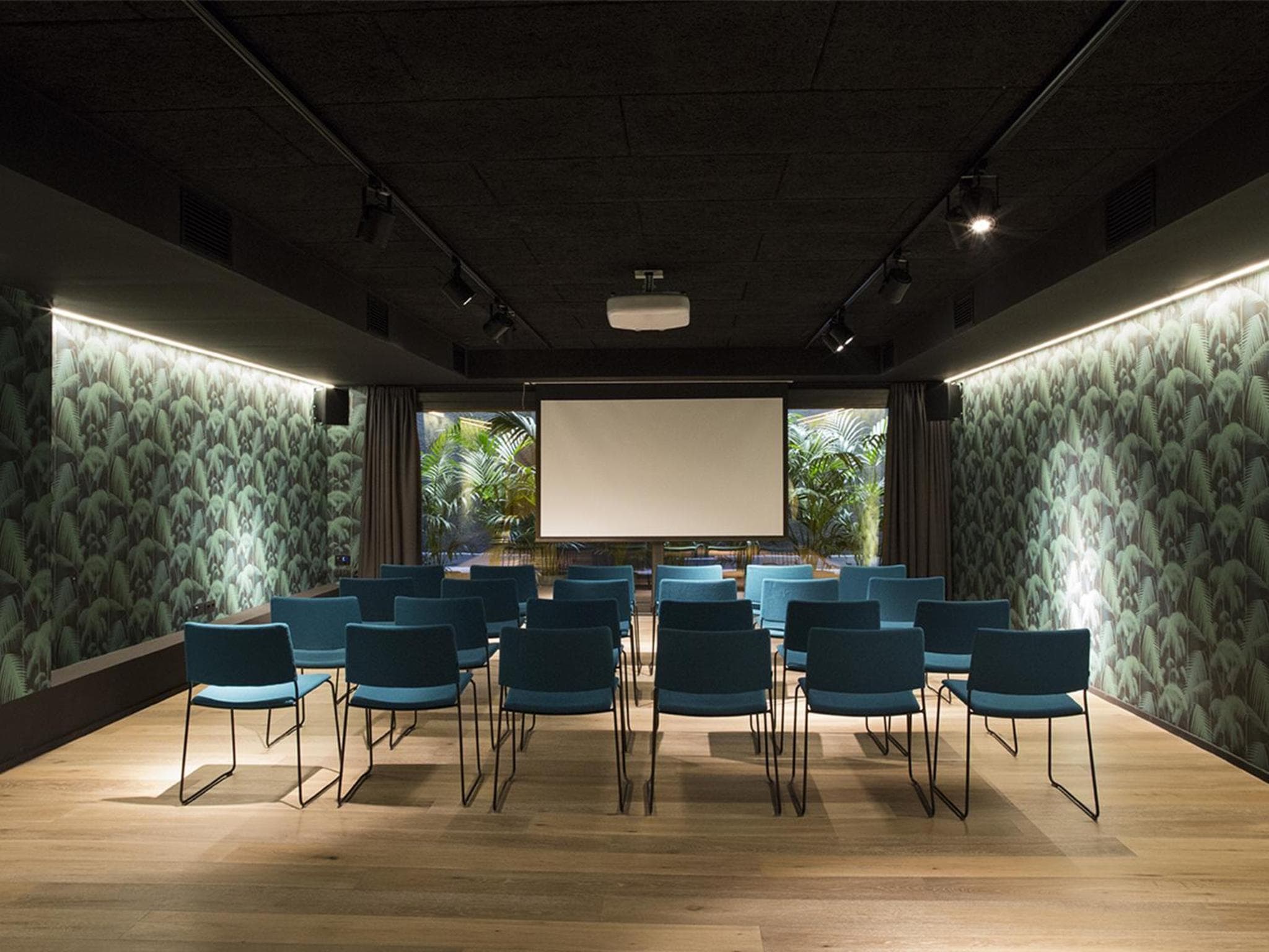 Yurban Trafalgar Hotel — 23
