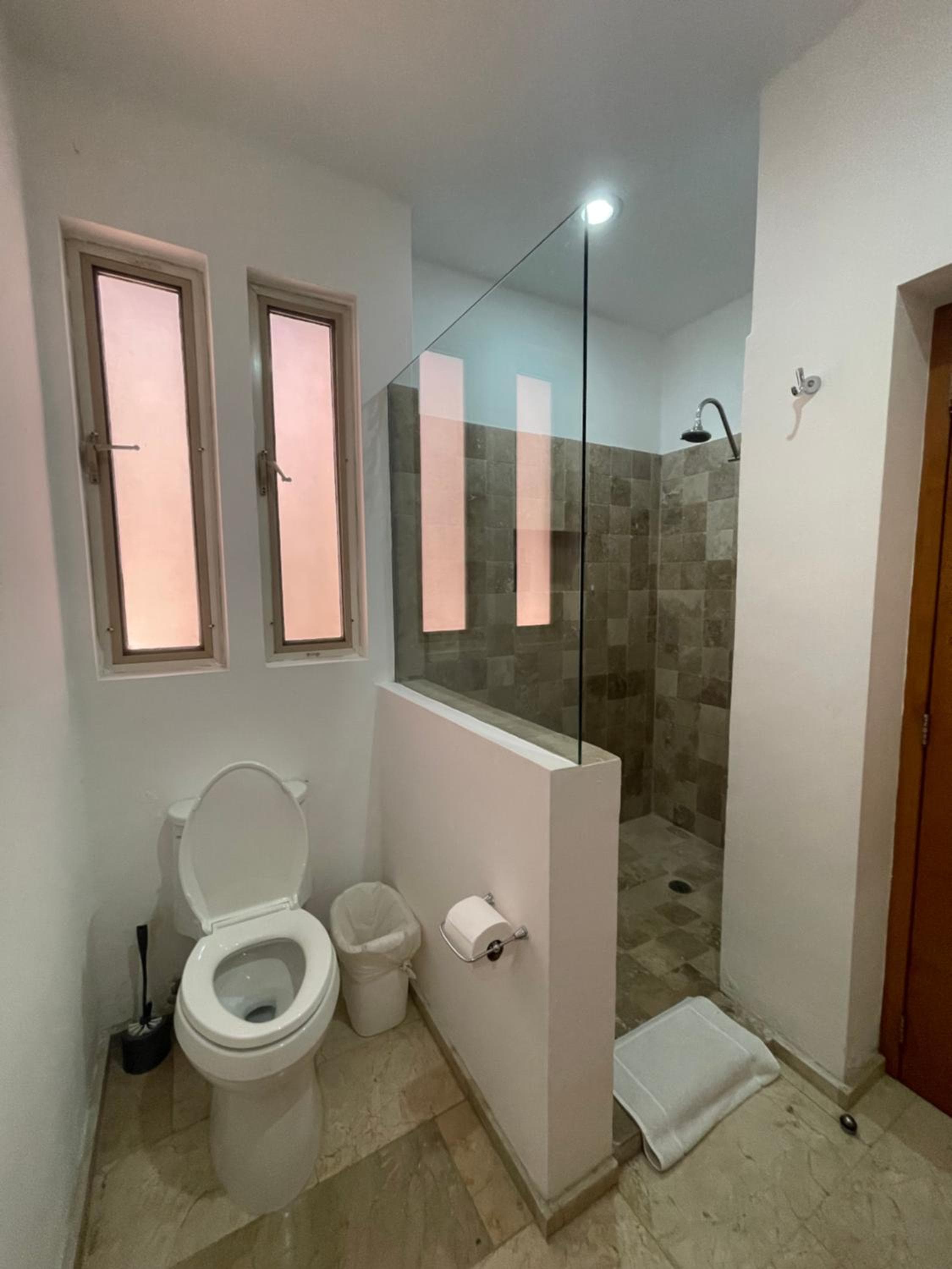 Sea view, king-size bed, wheelchair access — 22