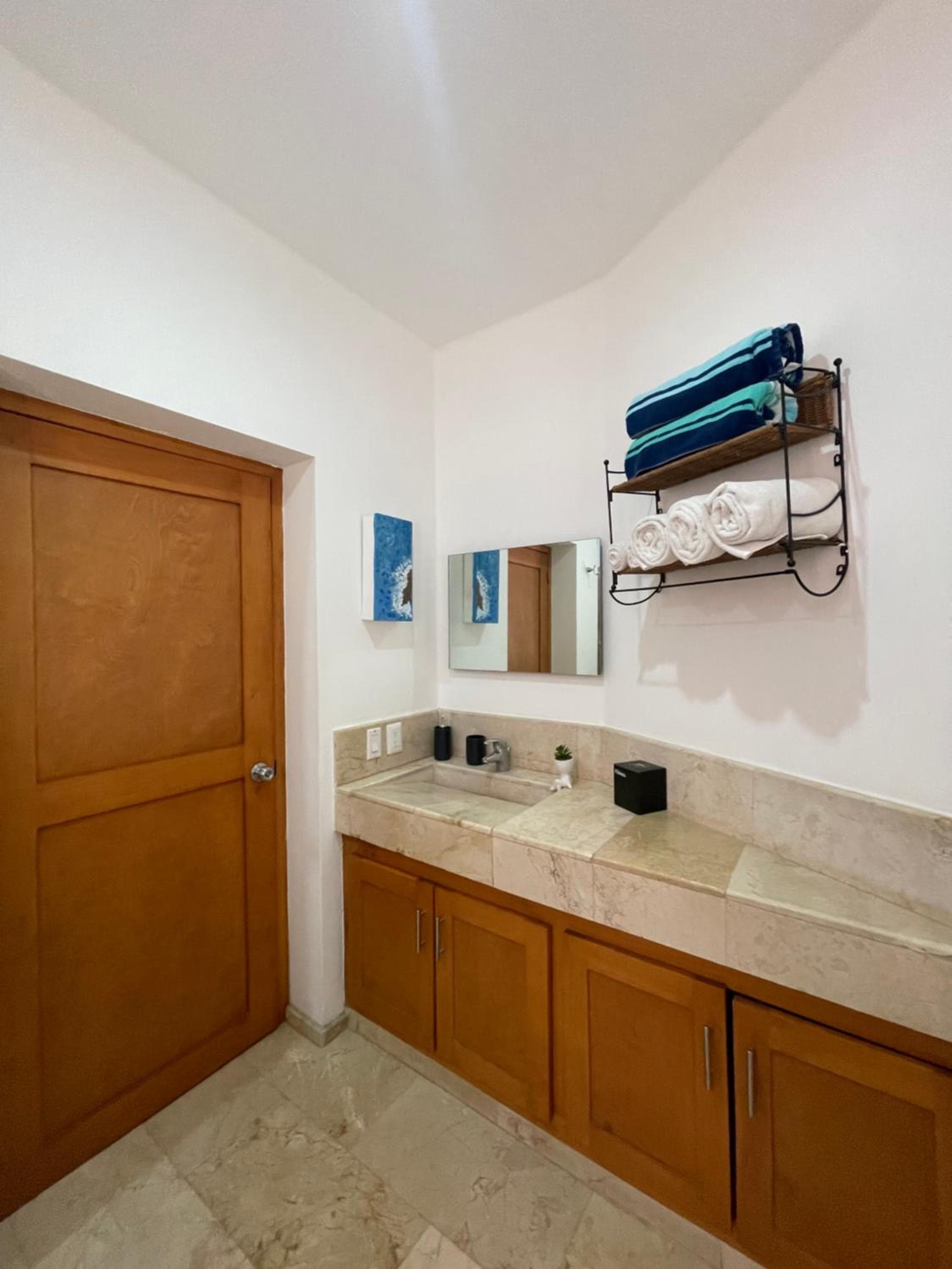 Sea view, king-size bed, wheelchair access — 16