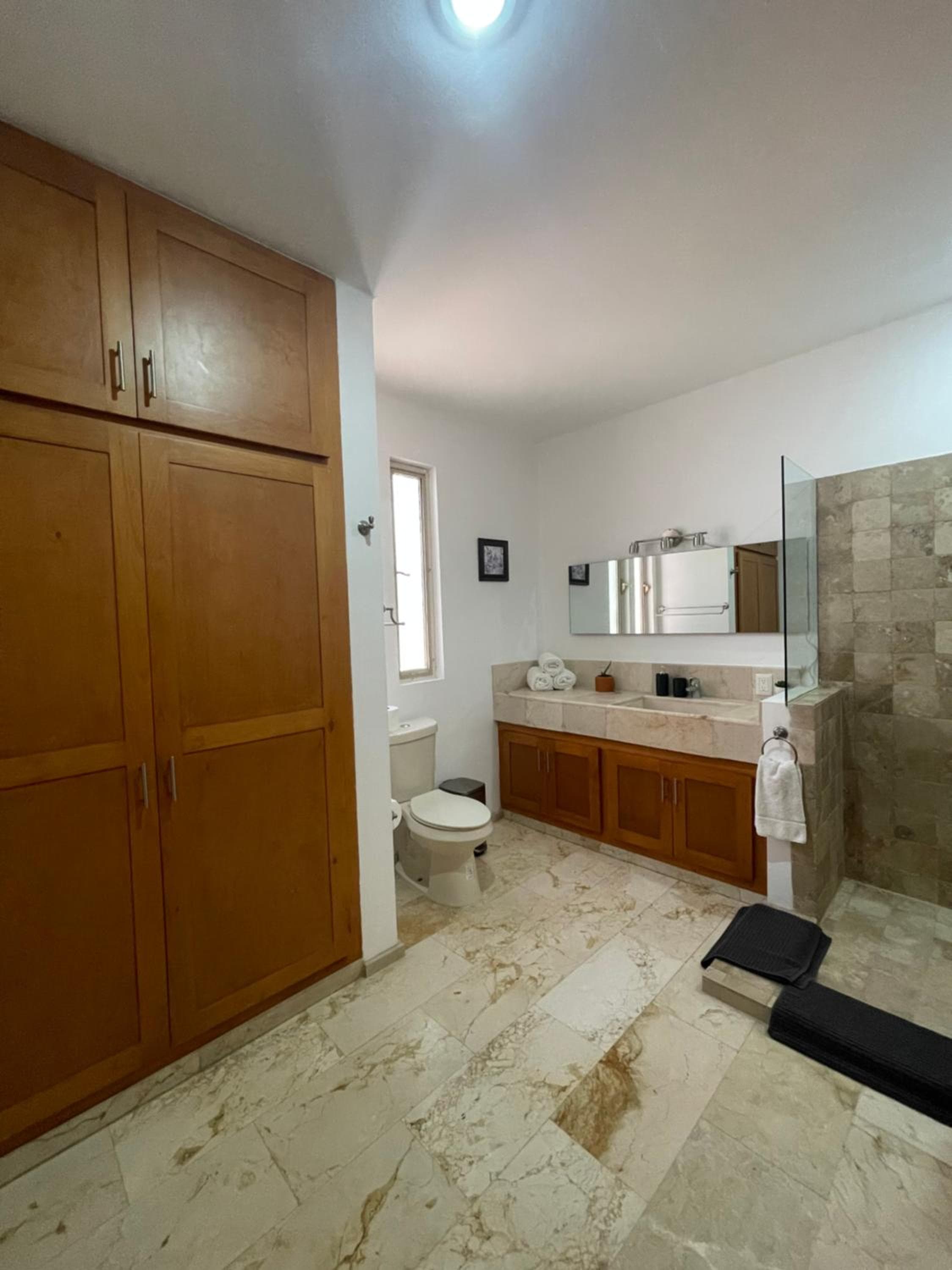 Sea view, king-size bed, wheelchair access — 29