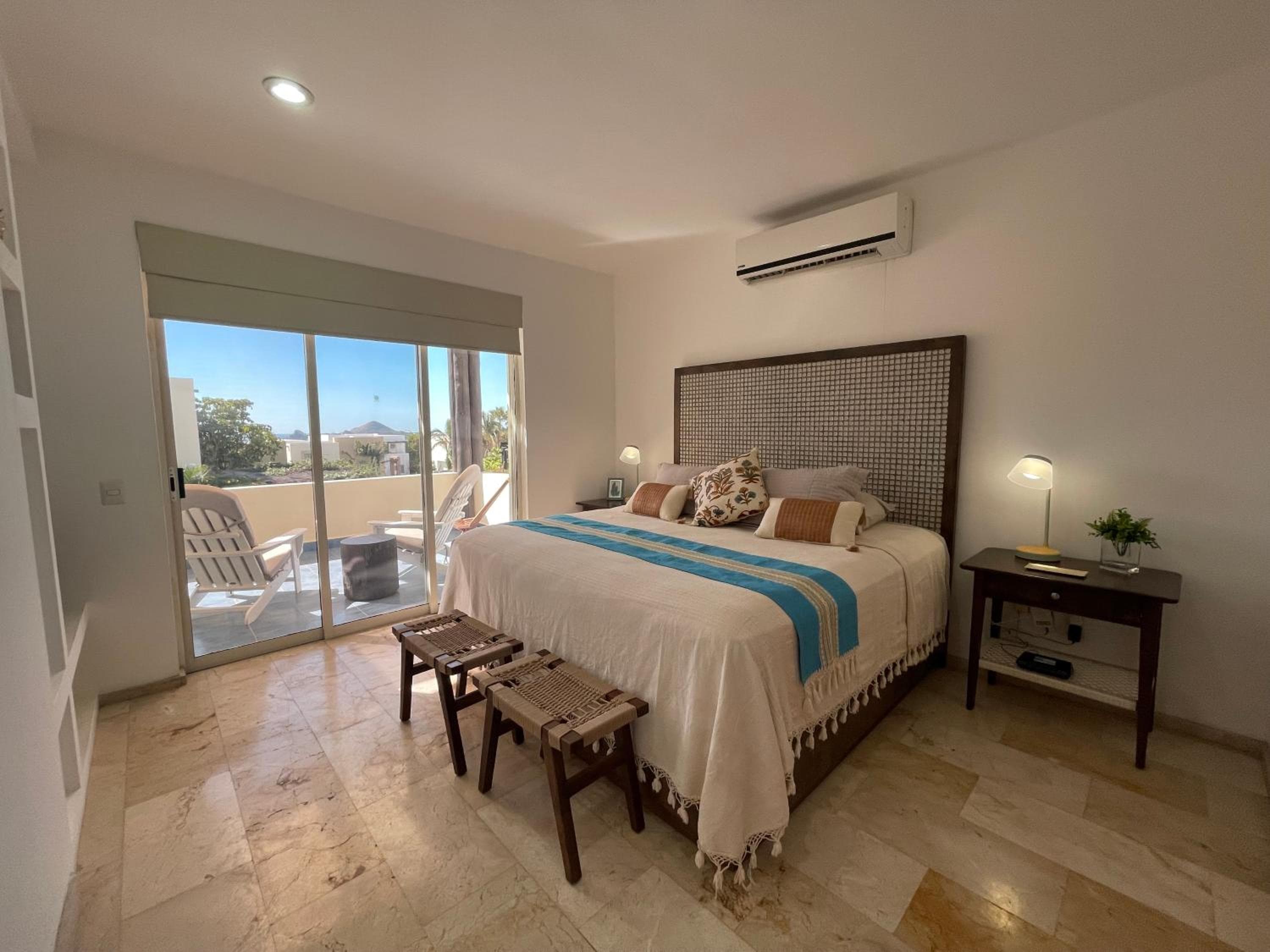 Sea view, king-size bed, wheelchair access — 18