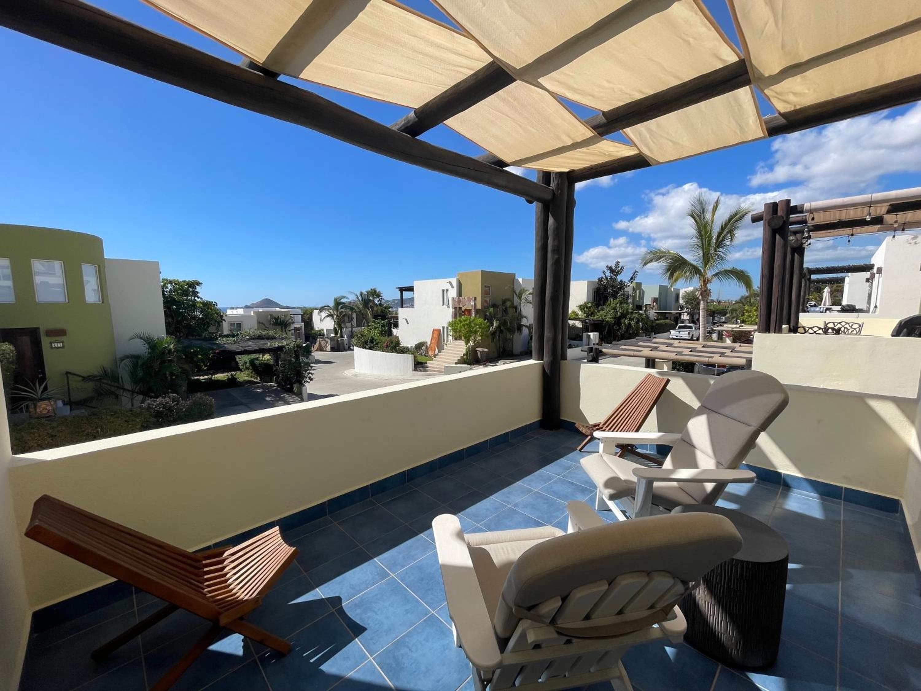 Sea view, king-size bed, wheelchair access — 15
