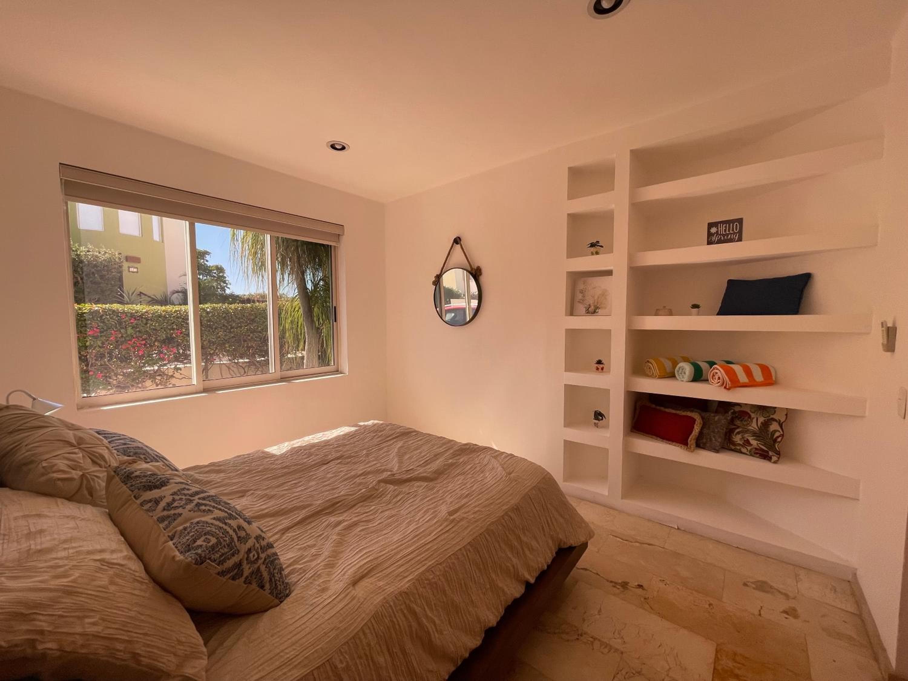 Sea view, king-size bed, wheelchair access — 24